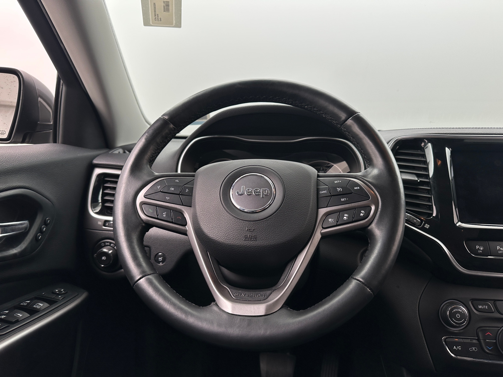 Thumbnail: 2019 Jeep Cherokee - 4