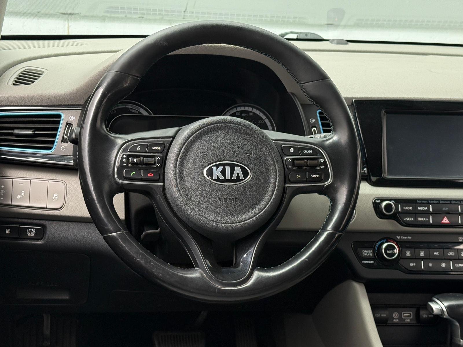 Thumbnail: 2017 Kia Niro - 4