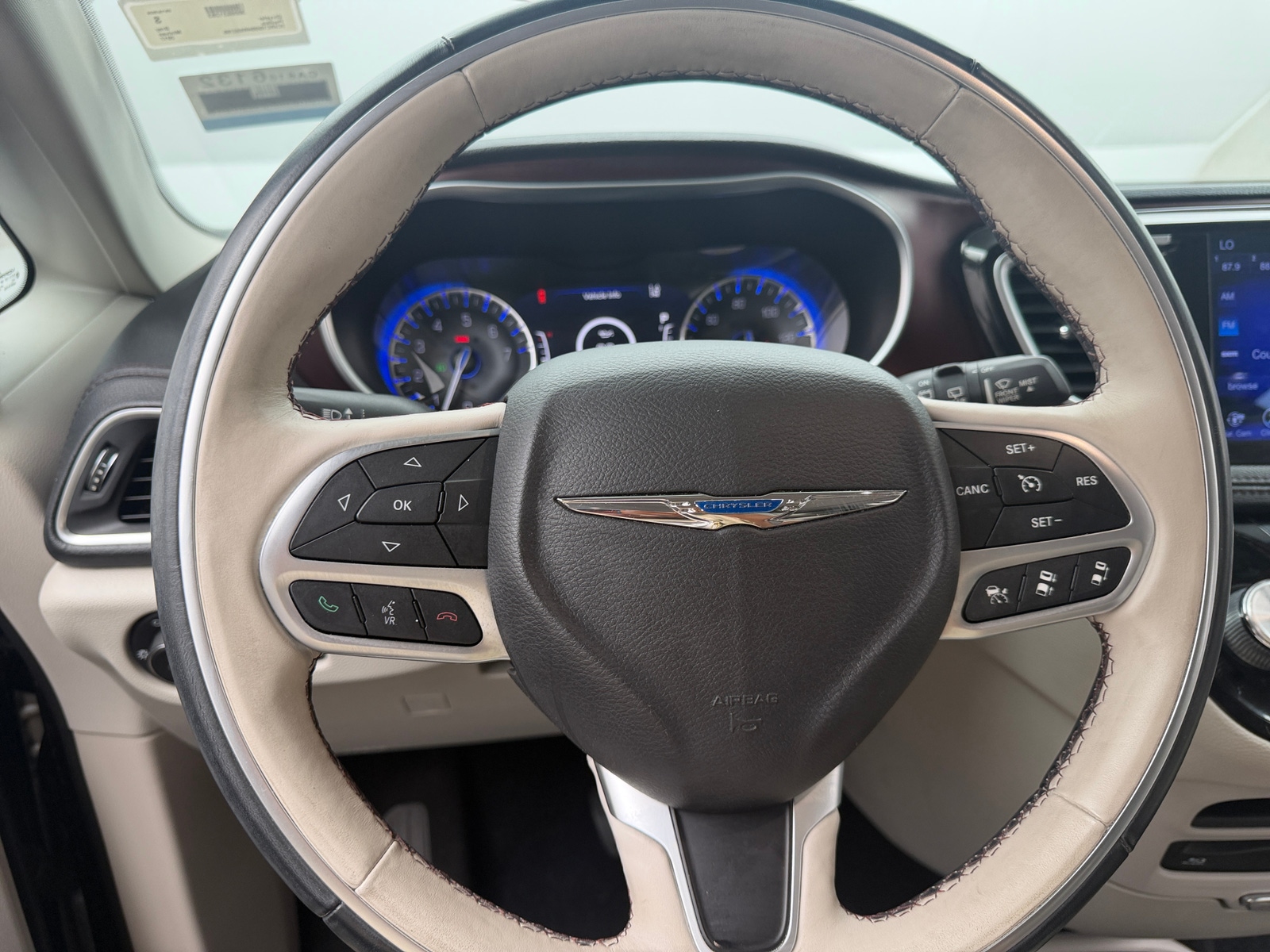 Thumbnail: 2017 Chrysler Pacifica - 4