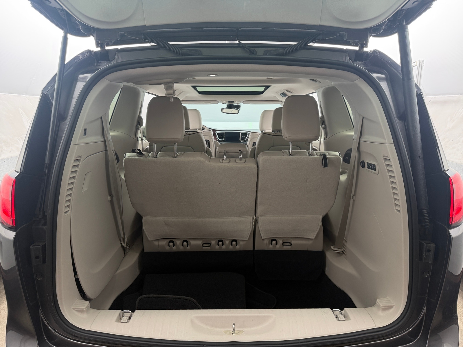 Thumbnail: 2017 Chrysler Pacifica - 6