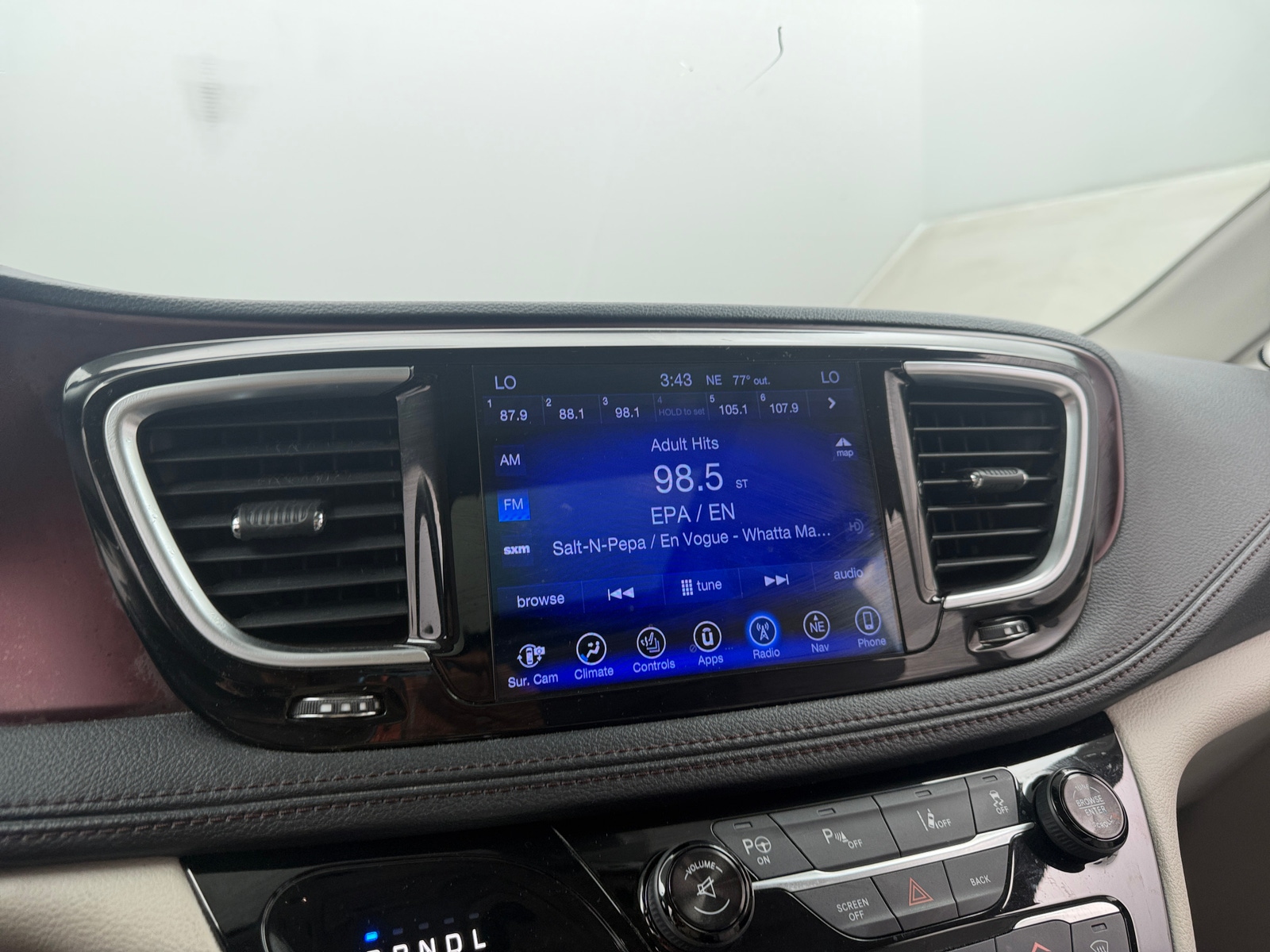 Thumbnail: 2017 Chrysler Pacifica - 3
