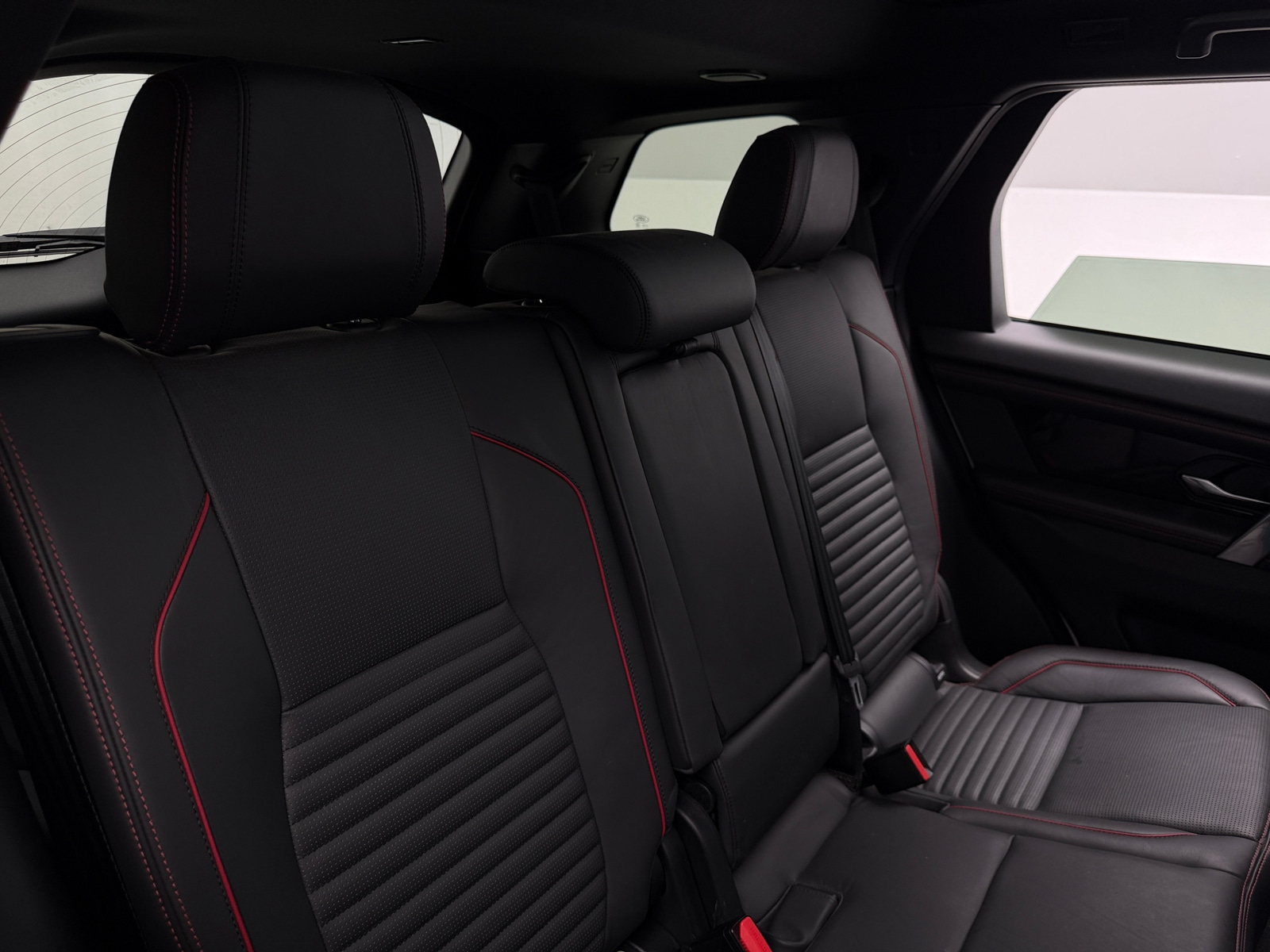 Thumbnail: 2022 Land Rover Discovery Sport - 5