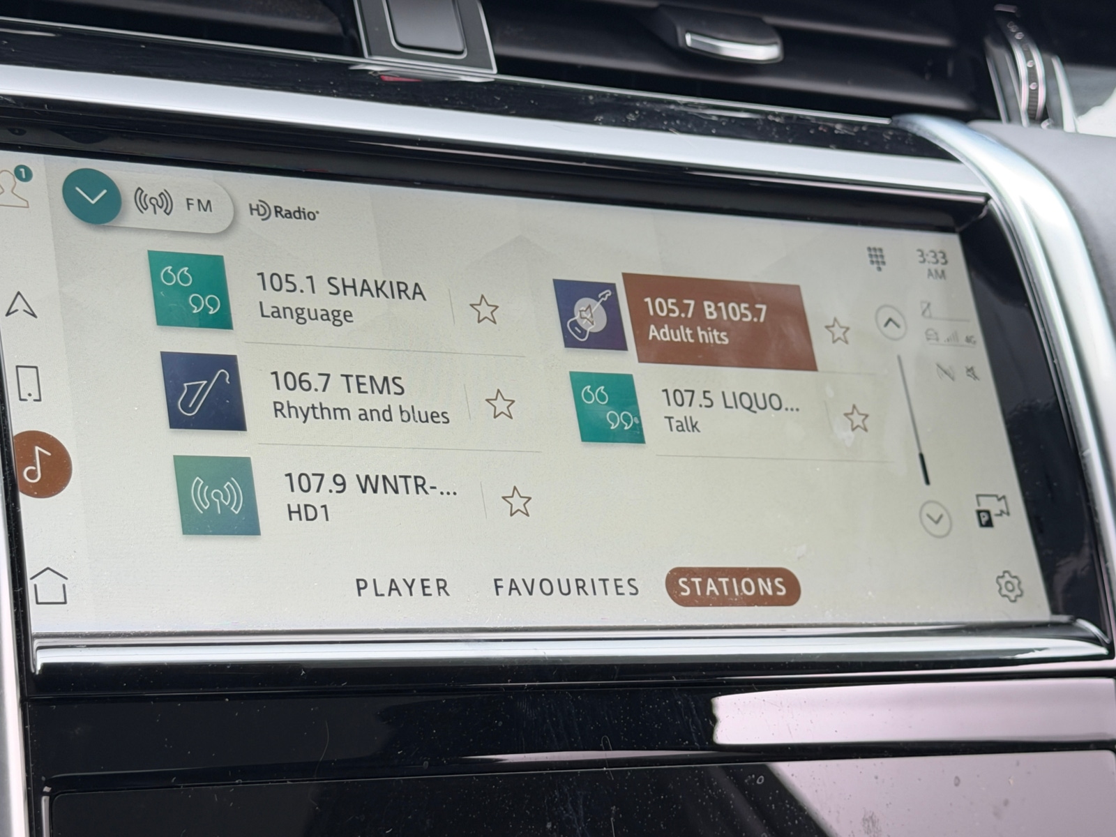 Thumbnail: 2022 Land Rover Discovery Sport - 3