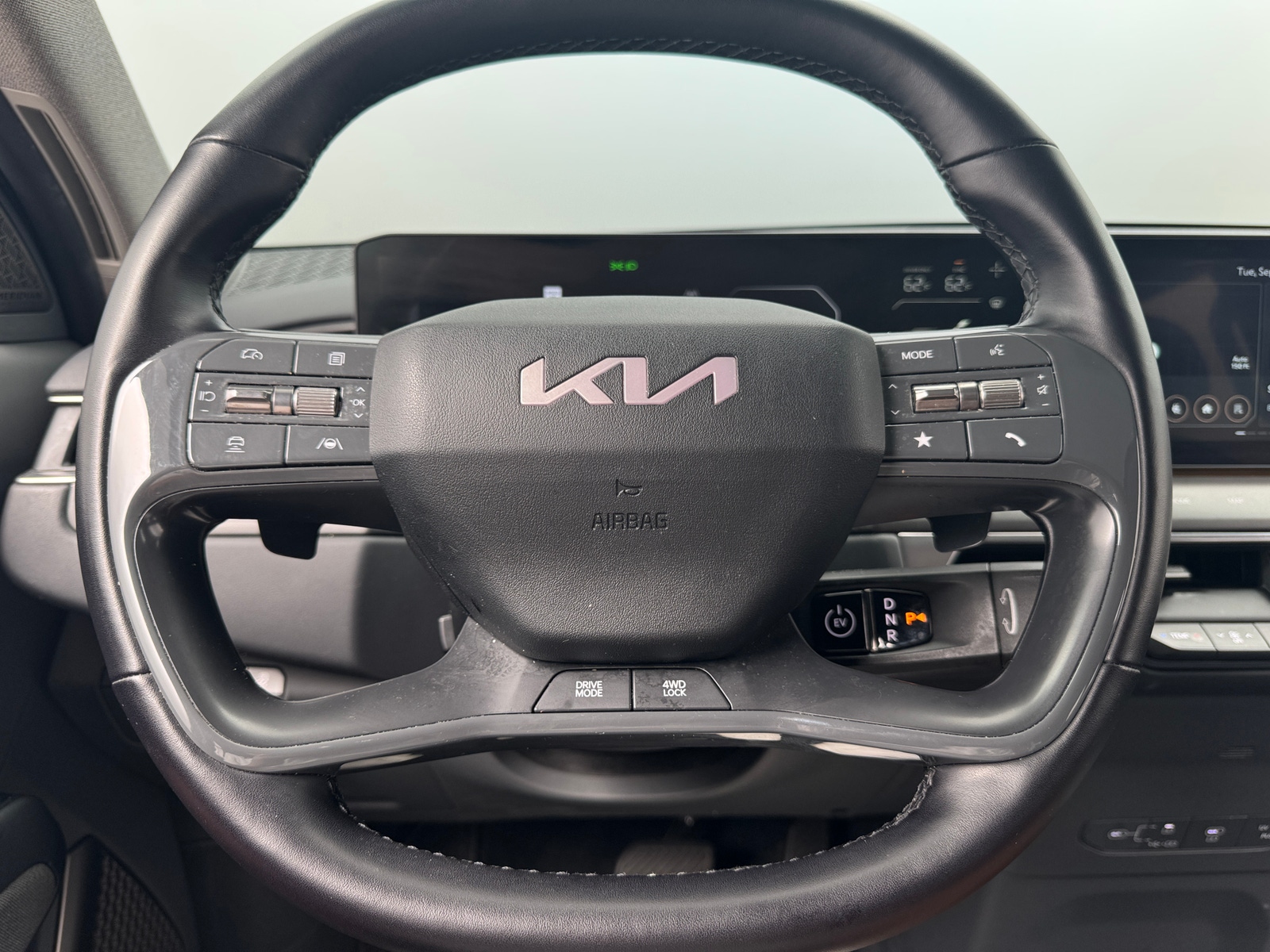 Thumbnail: 2024 Kia EV9 - 4