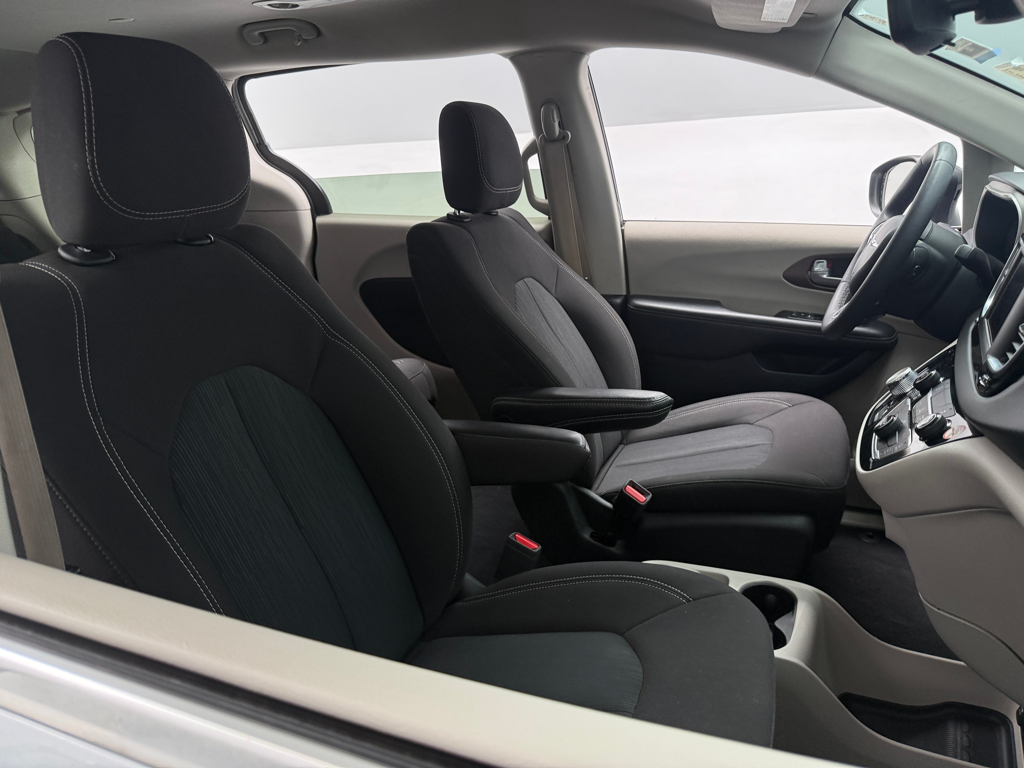 2024 Chrysler Voyager