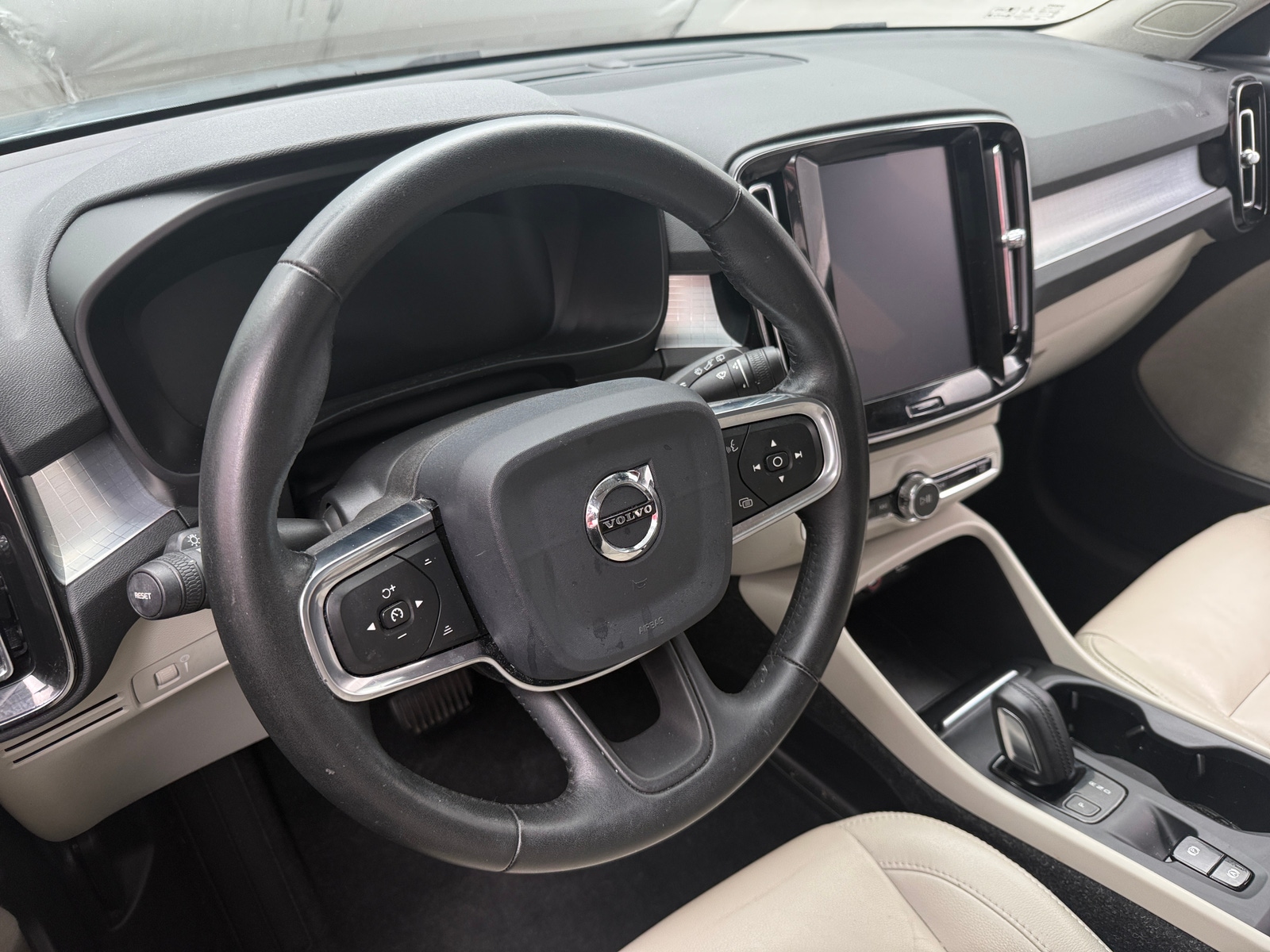 Thumbnail: 2020 Volvo XC40 - 4