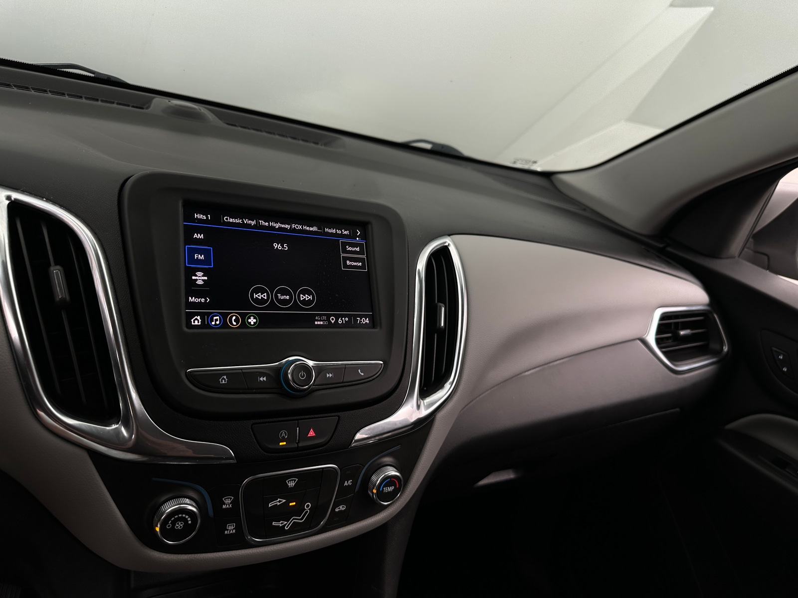 Thumbnail: 2022 Chevrolet Equinox - 4