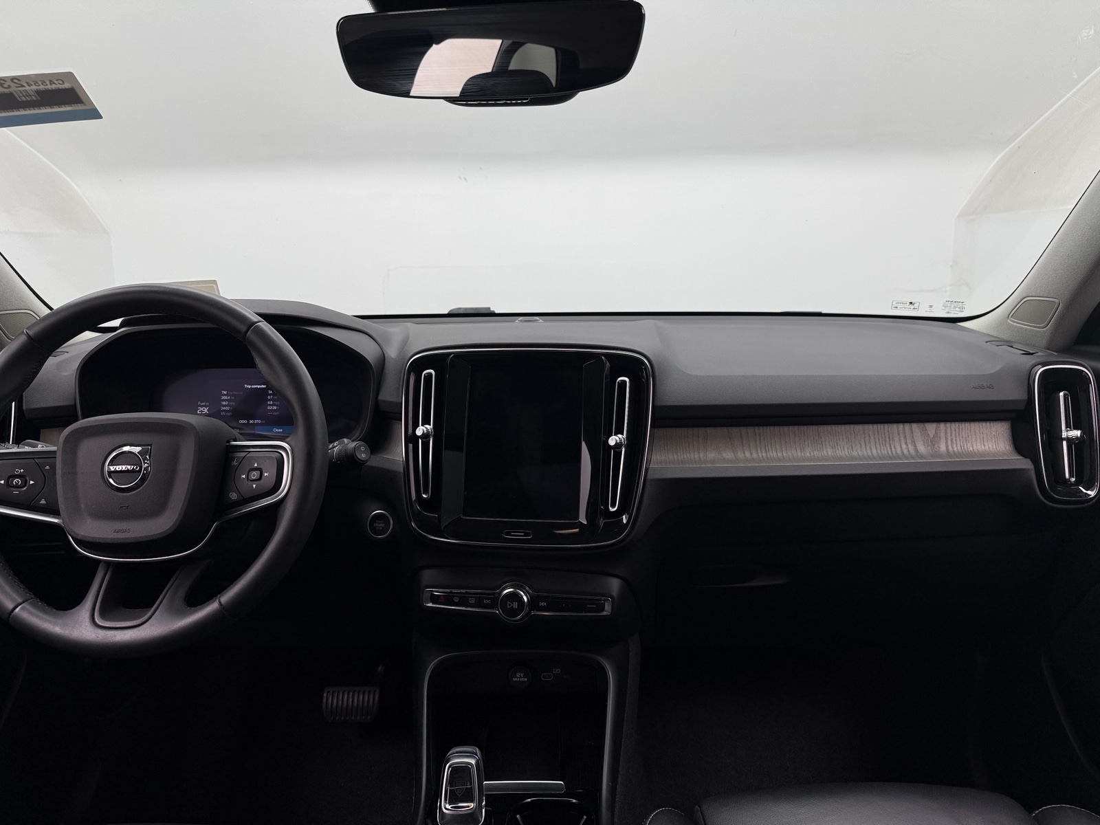 Thumbnail: 2024 Volvo XC40 - 2