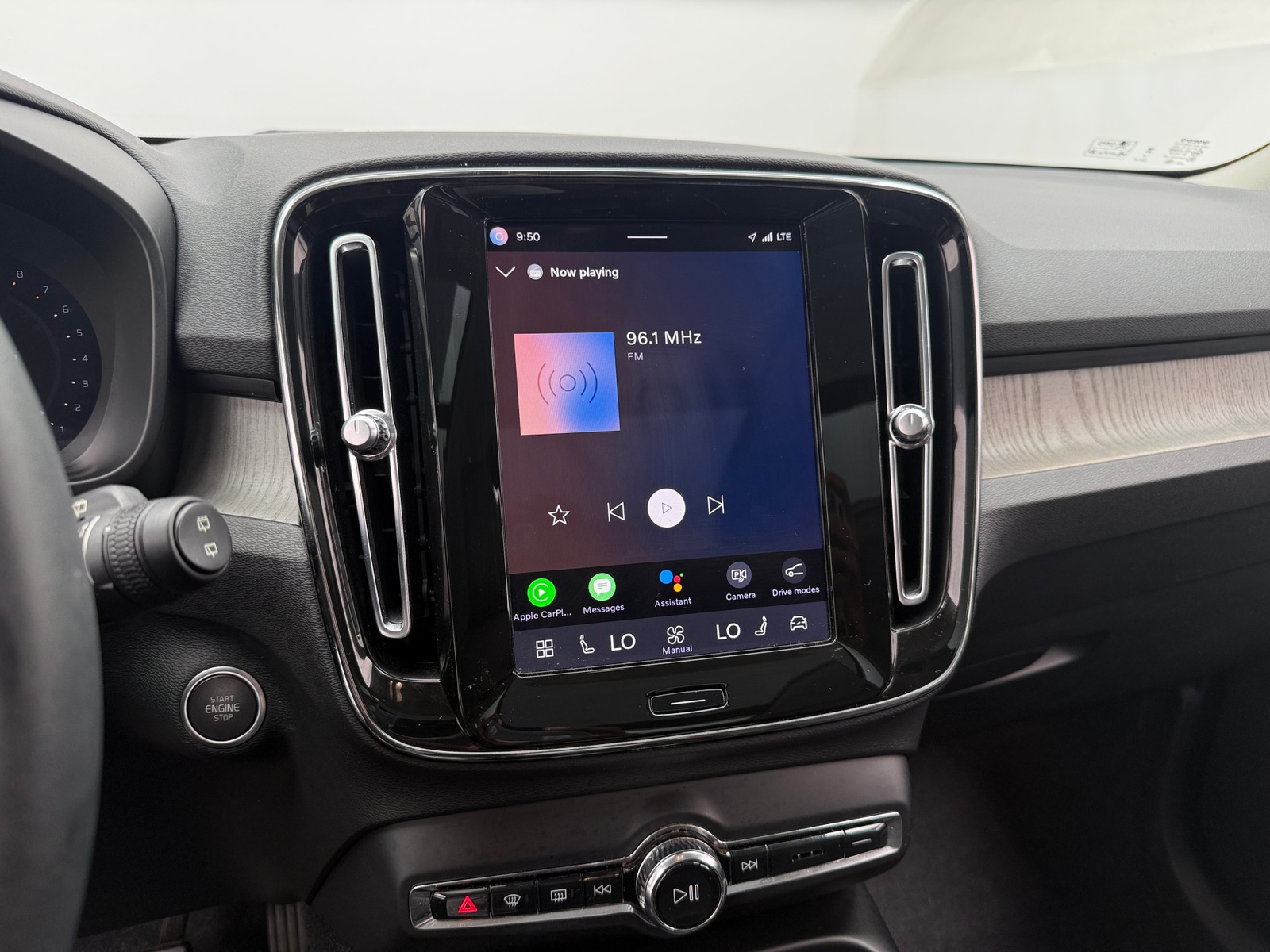 Thumbnail: 2024 Volvo XC40 - 3