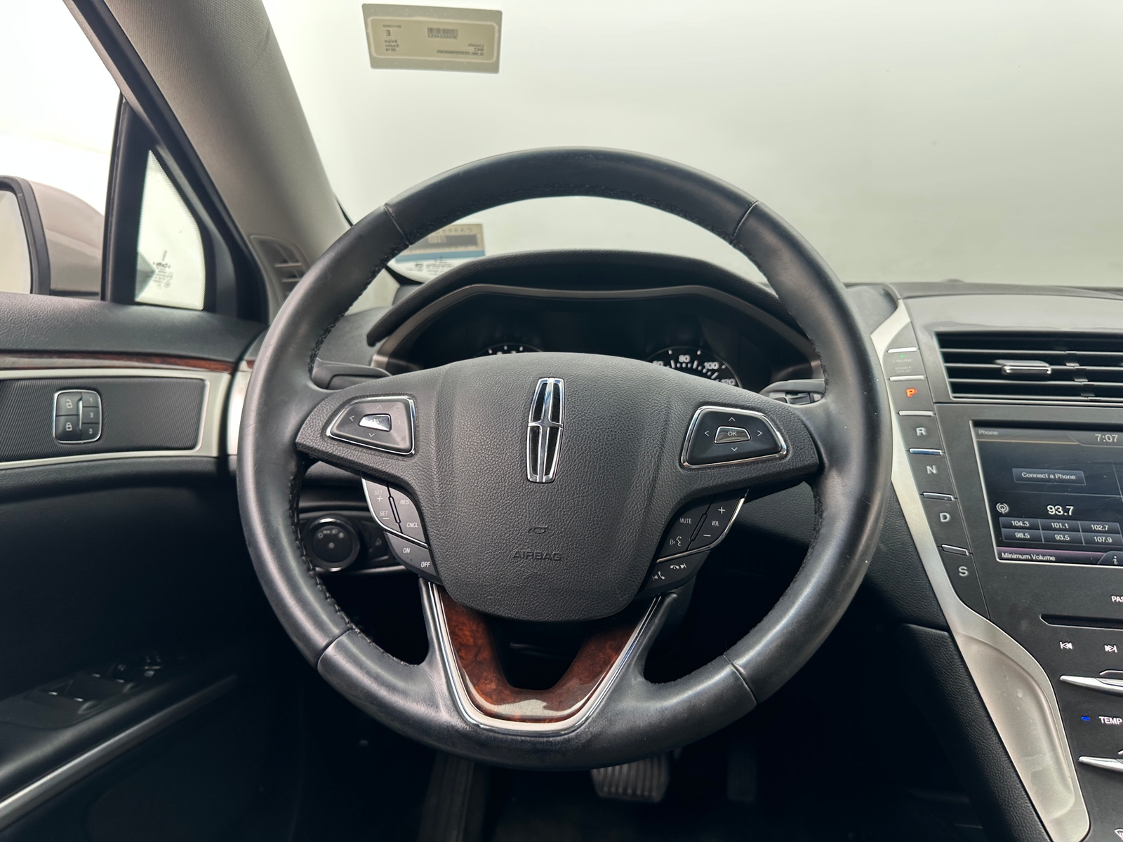 Thumbnail: 2016 Lincoln MKZ - 4