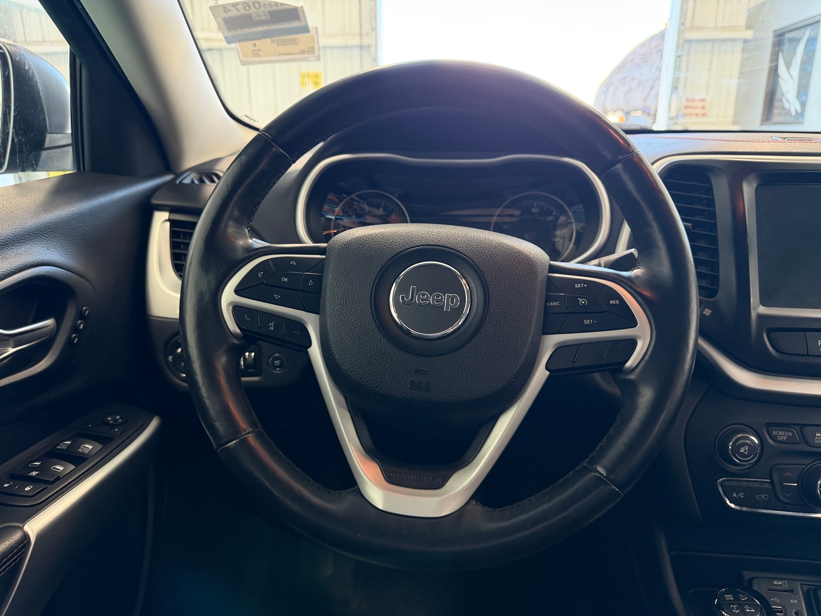 Thumbnail: 2018 Jeep Cherokee - 4