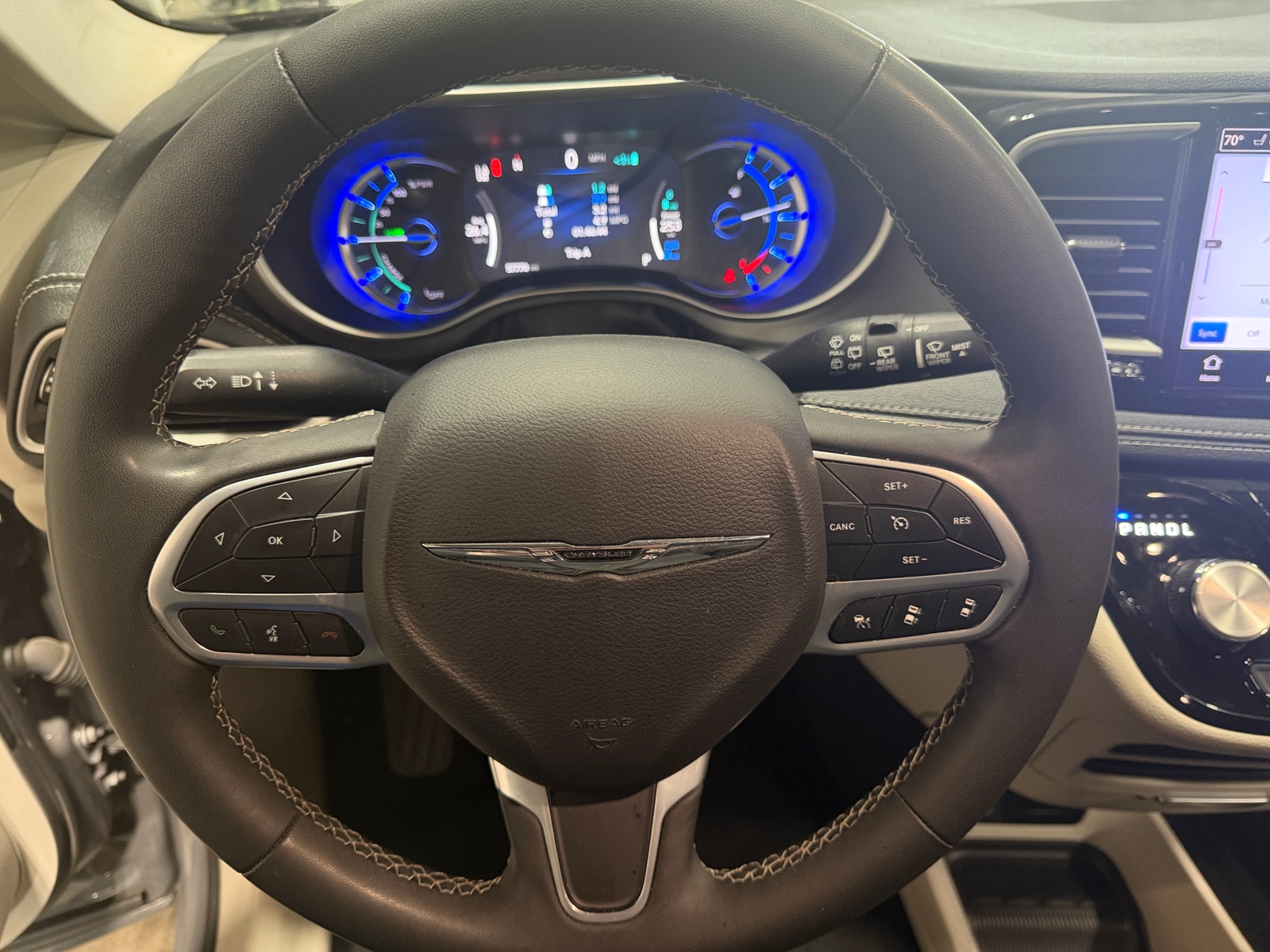 Thumbnail: 2023 Chrysler Pacifica - 4