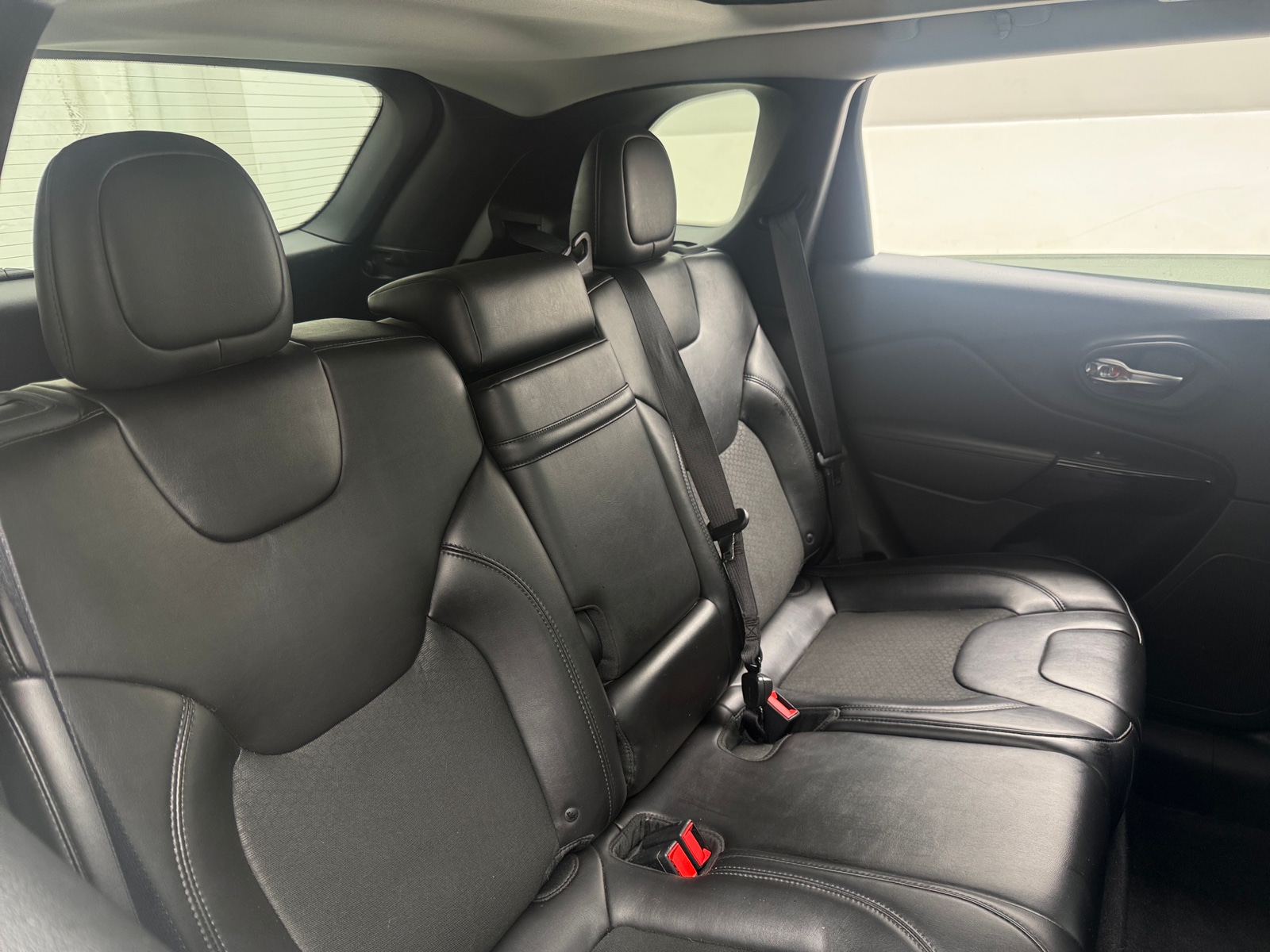 Thumbnail: 2019 Jeep Cherokee - 6