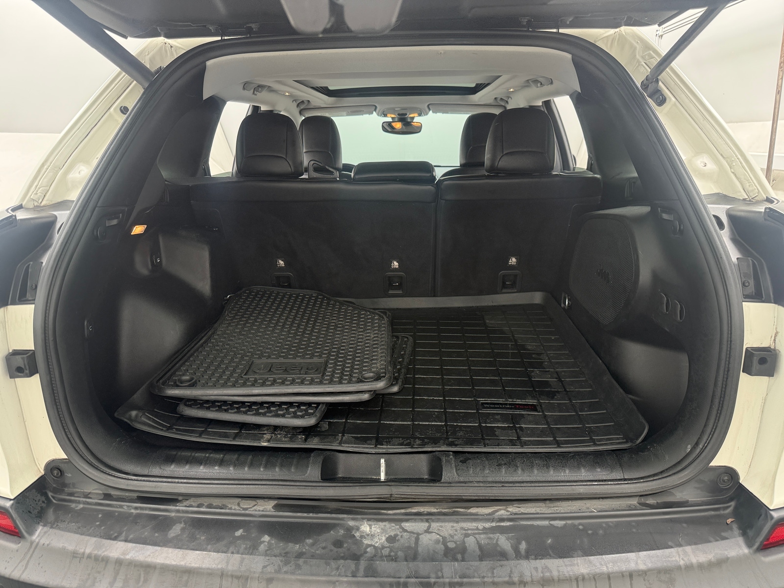 Thumbnail: 2019 Jeep Cherokee - 7