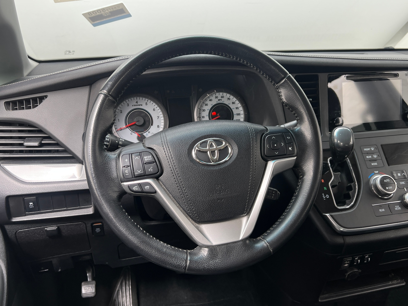 Thumbnail: 2015 Toyota Sienna - 4