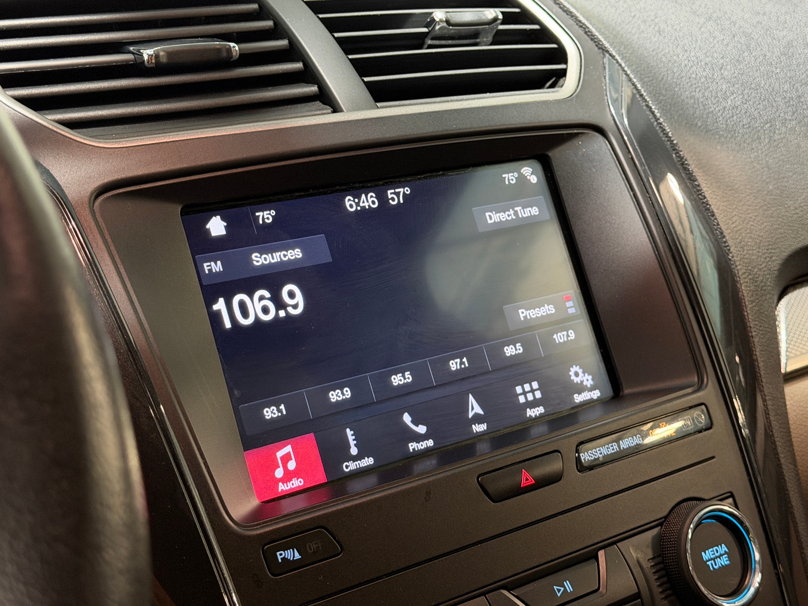 Thumbnail: 2019 Ford Explorer - 3