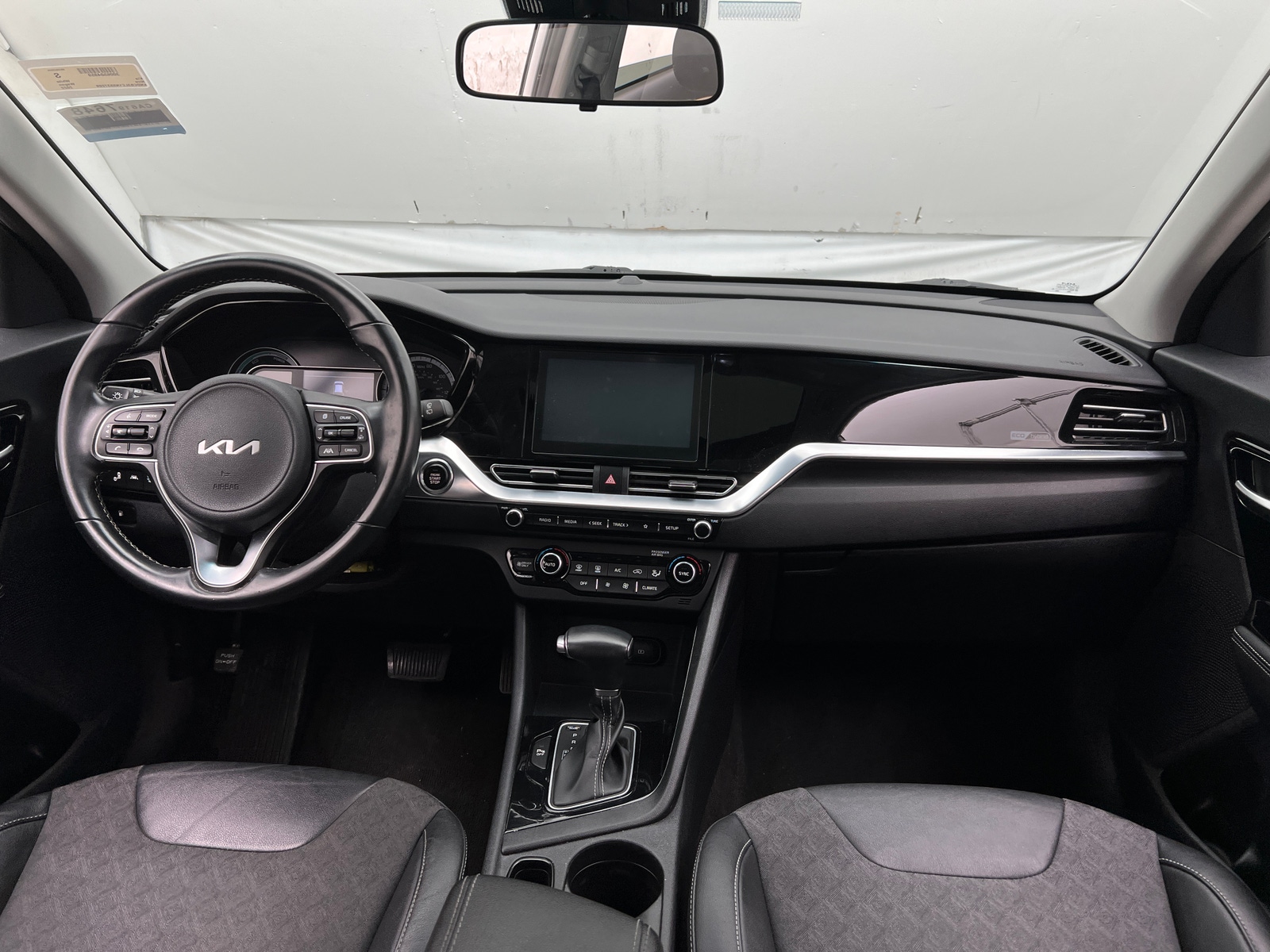 Thumbnail: 2022 Kia Niro - 3