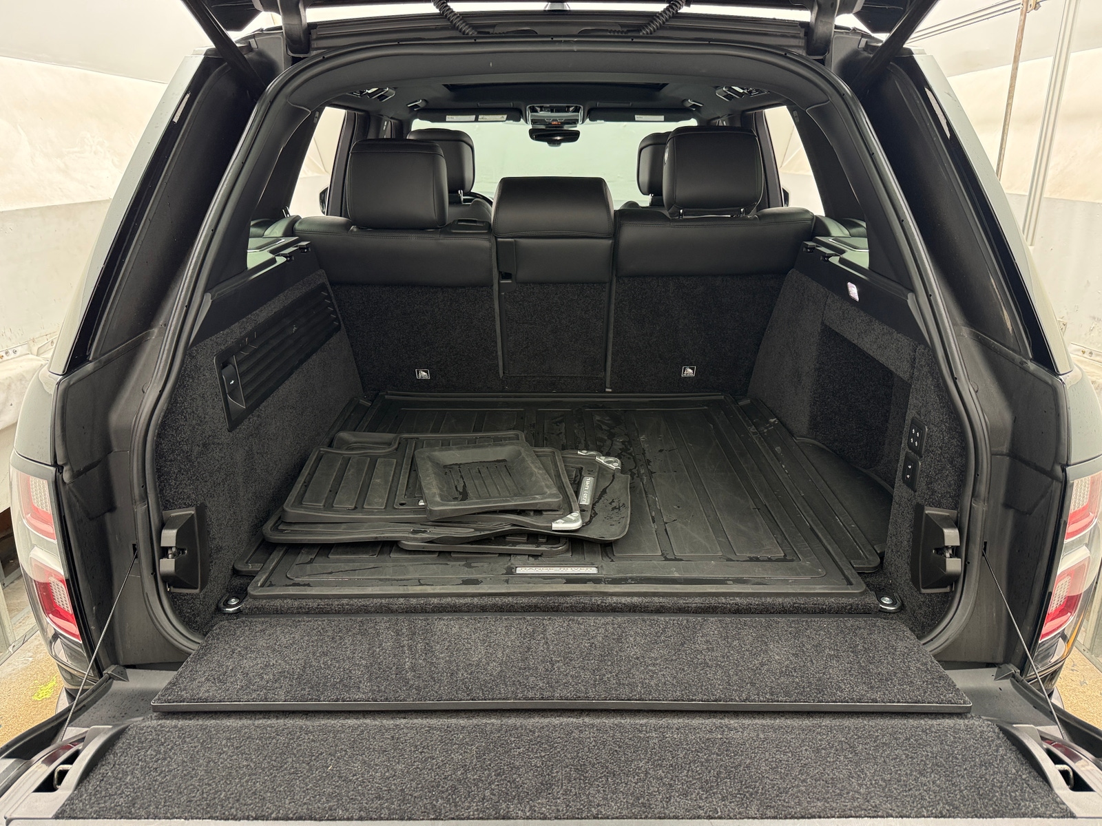 Thumbnail: 2021 Land Rover Range Rover - 6