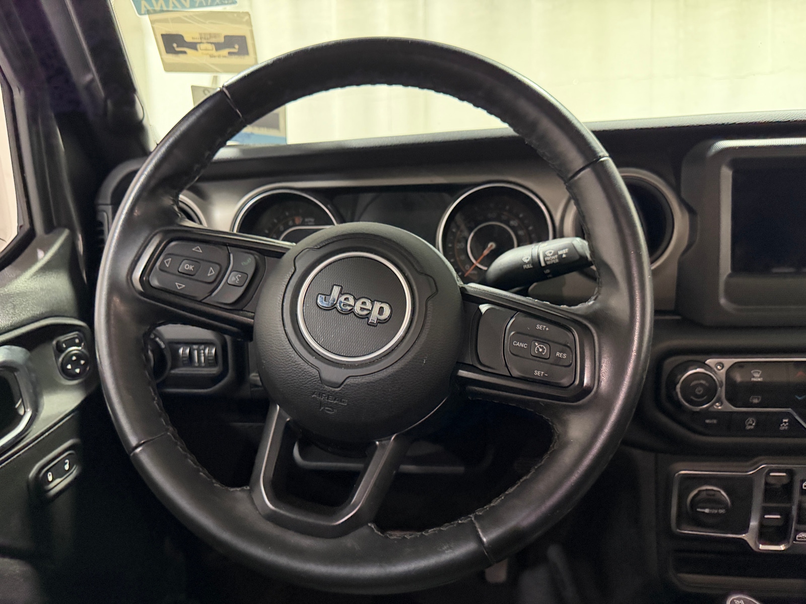 Thumbnail: 2021 Jeep Gladiator - 5