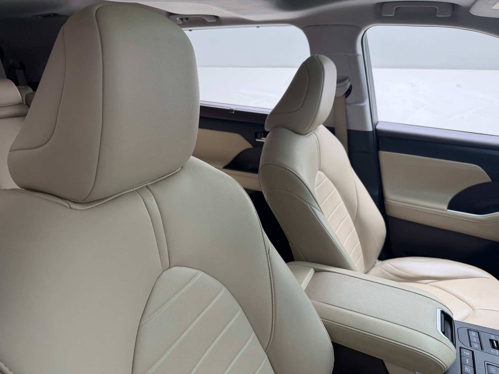 Thumbnail: 2020 Toyota Highlander - 2