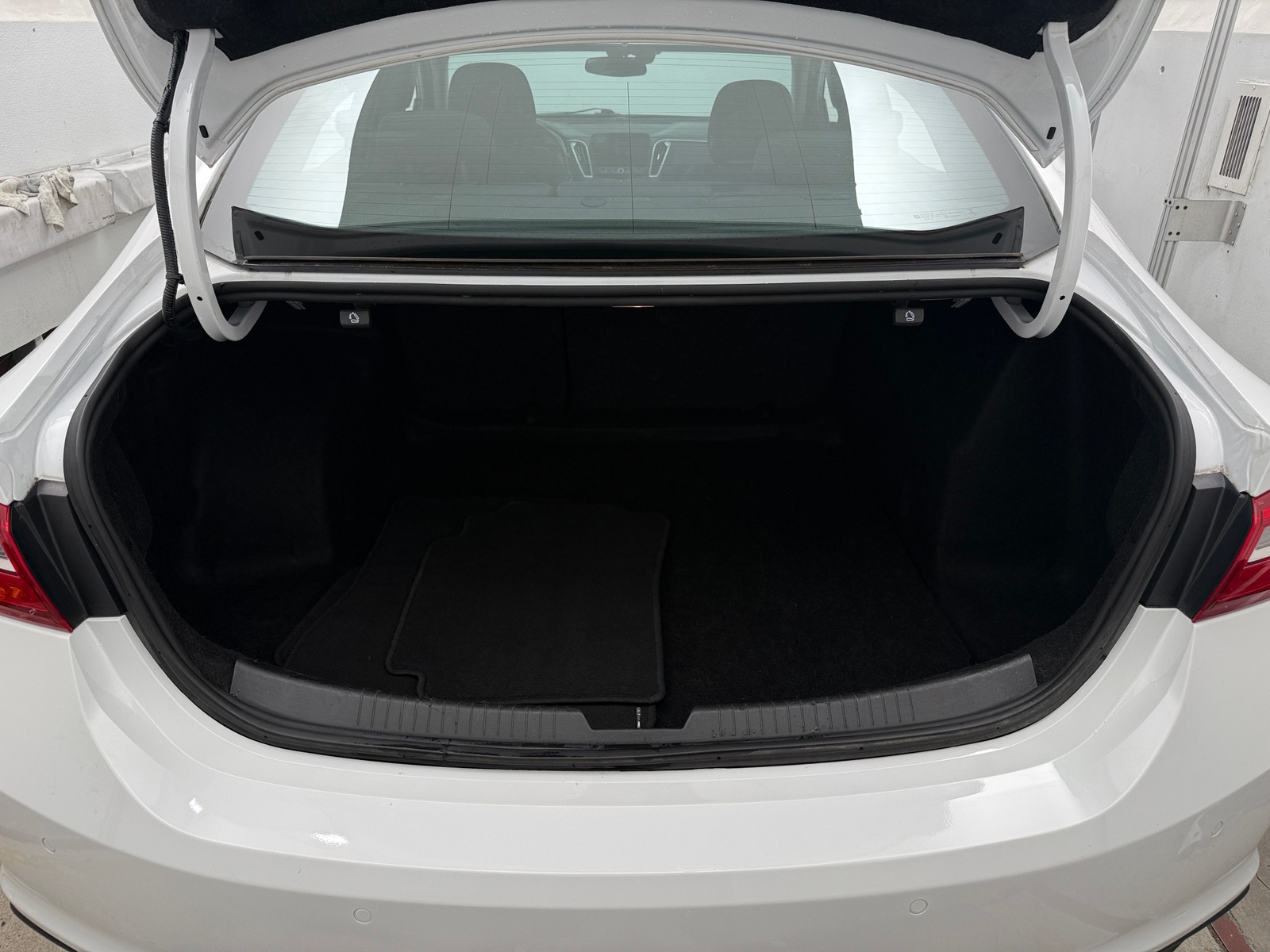 Thumbnail: 2023 Chevrolet Malibu - 7