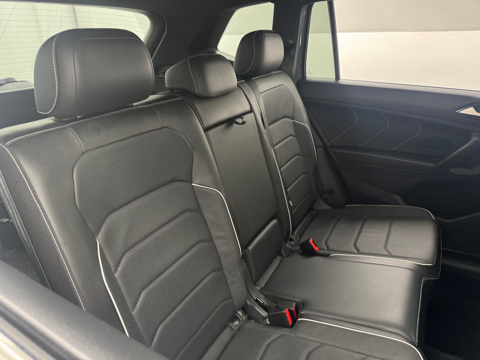 Thumbnail: 2022 Volkswagen Tiguan - 5