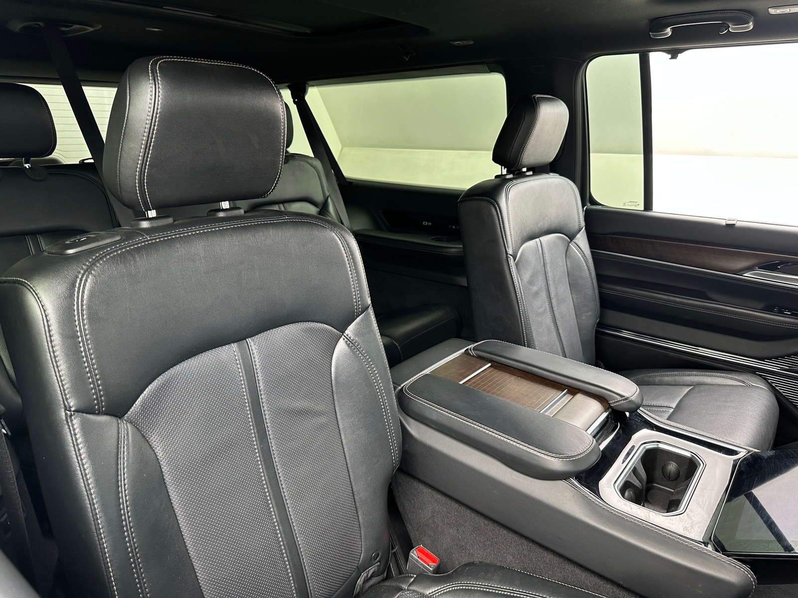 Thumbnail: 2024 Jeep Grand Wagoneer L - 5