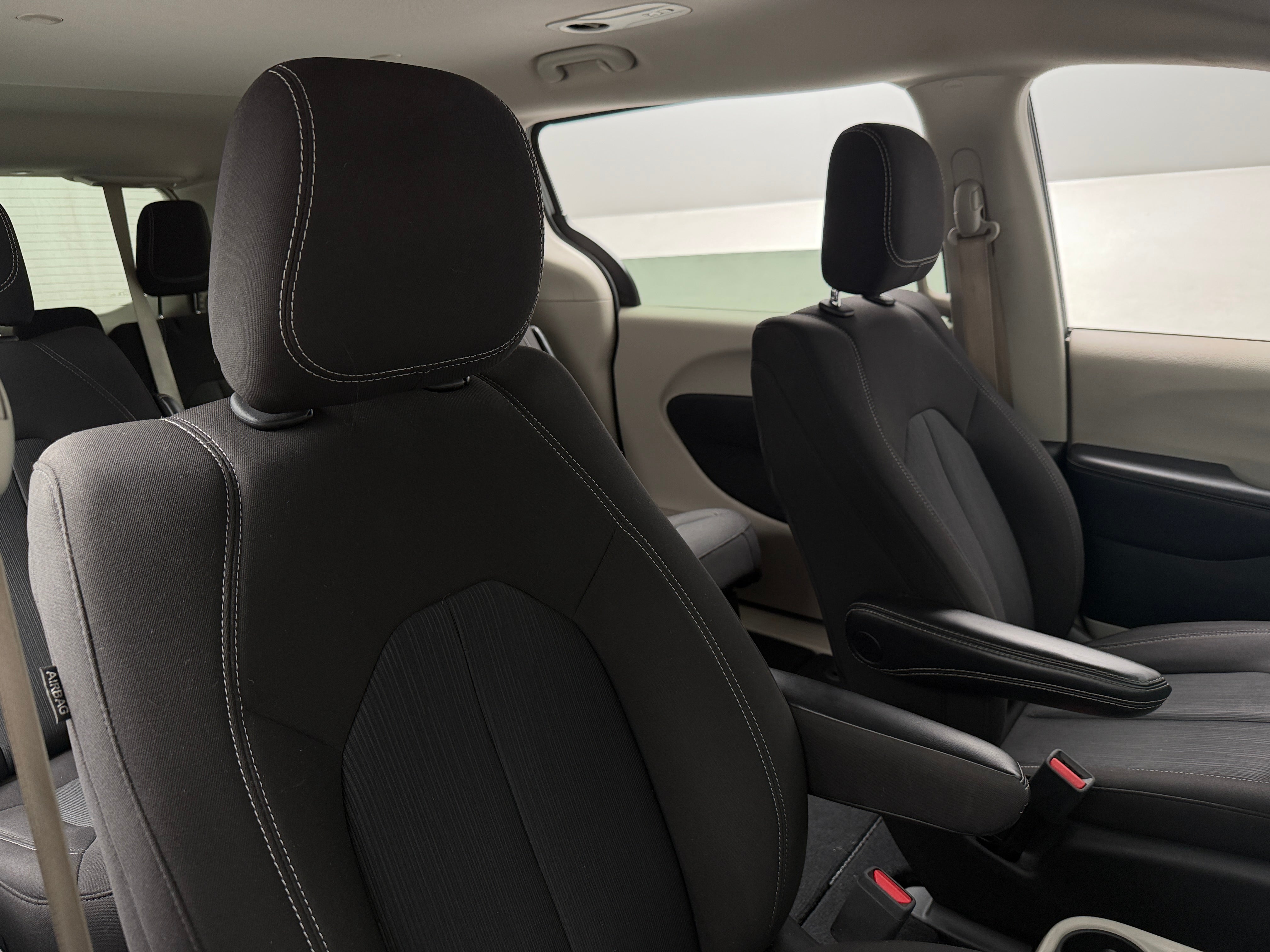 2023 Chrysler Voyager