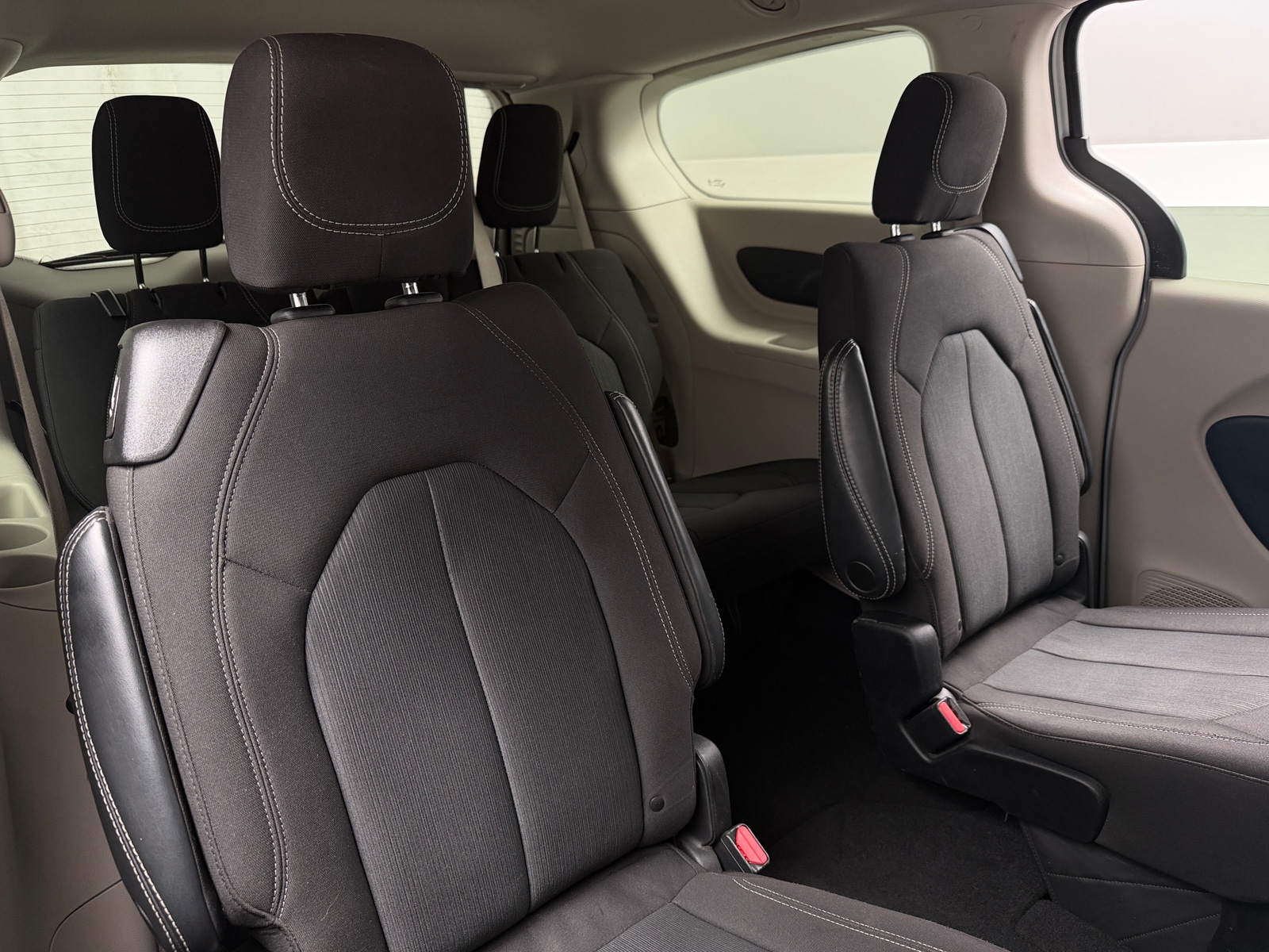 Thumbnail: 2023 Chrysler Voyager - 6