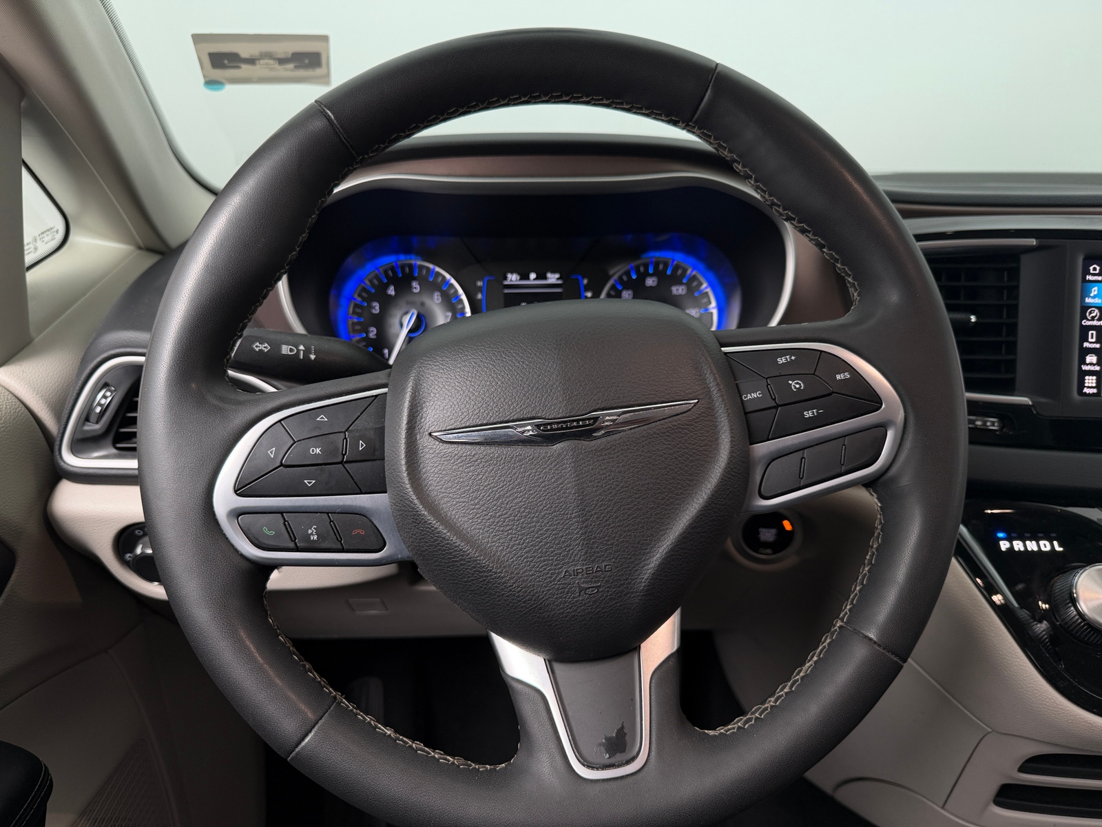 Thumbnail: 2023 Chrysler Voyager - 5