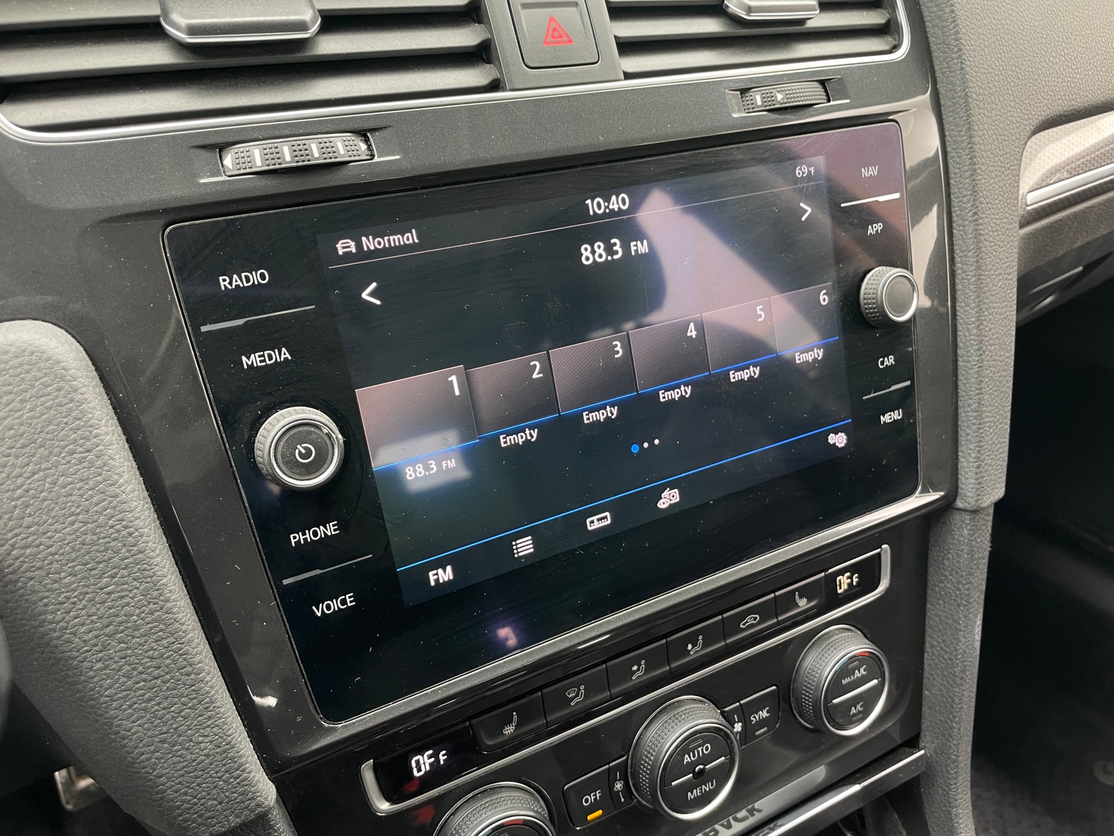 Thumbnail: 2019 Volkswagen Golf - 3