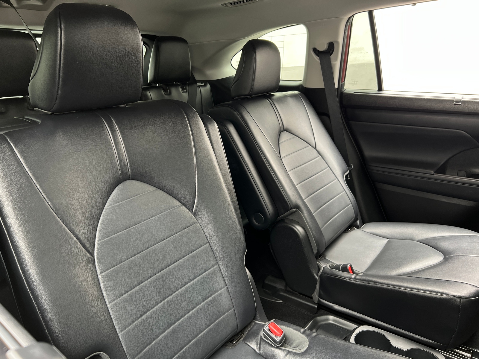 Thumbnail: 2022 Toyota Highlander - 5
