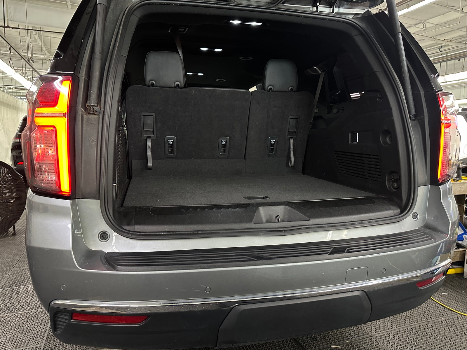 Thumbnail: 2023 Chevrolet Suburban - 6
