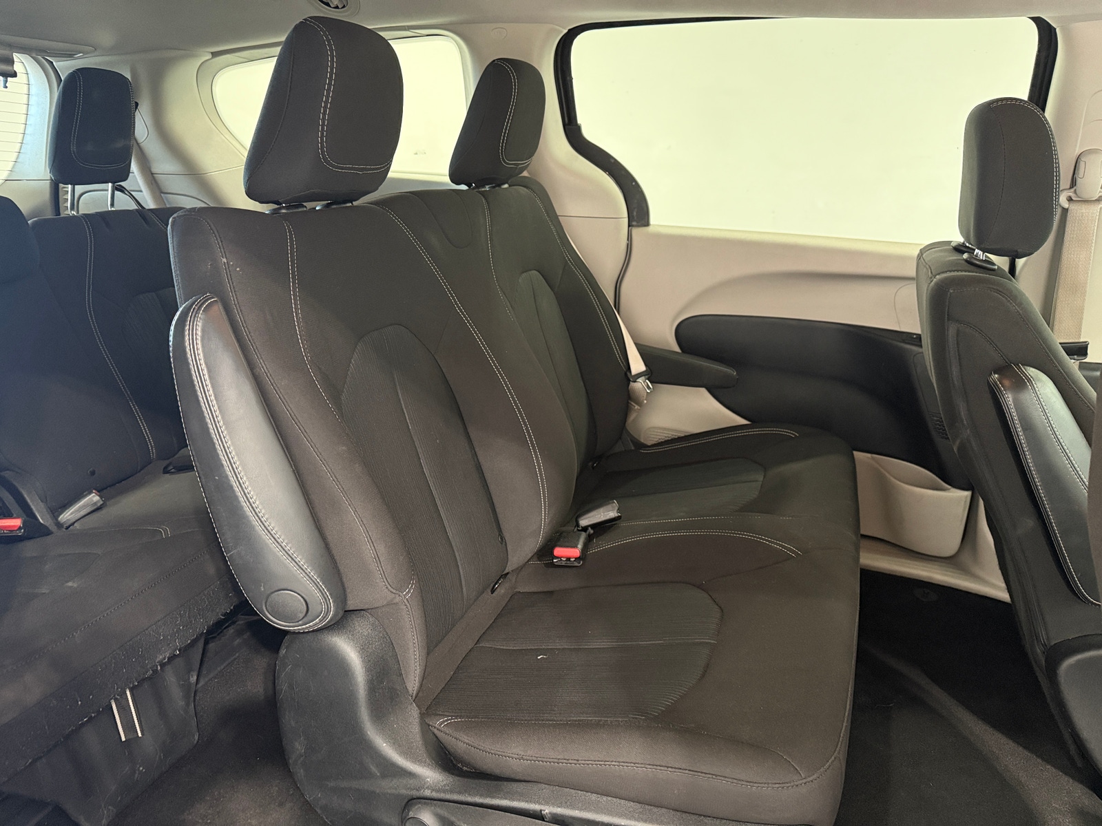 Thumbnail: 2020 Chrysler Voyager - 6