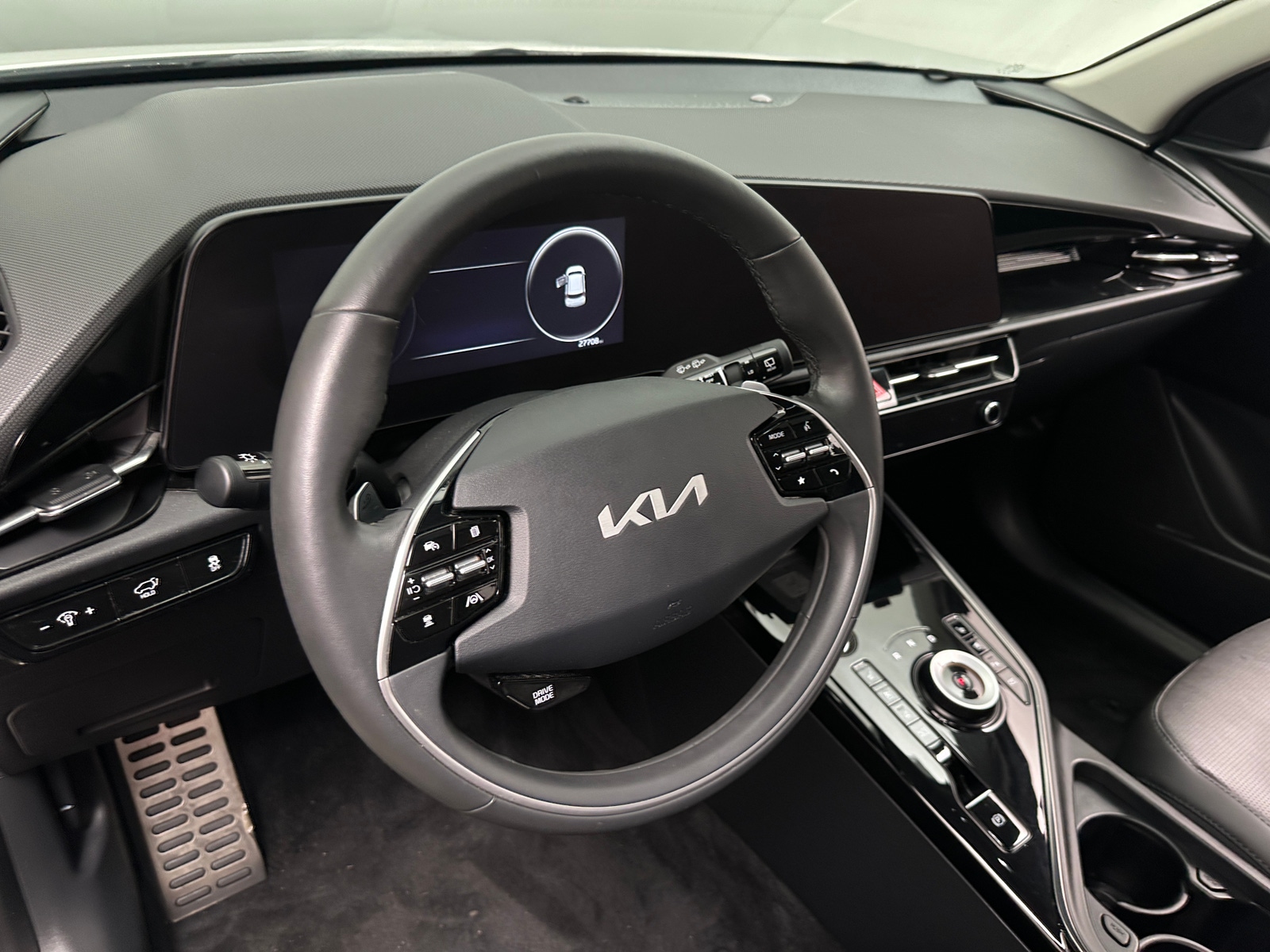 Thumbnail: 2023 Kia Niro - 4