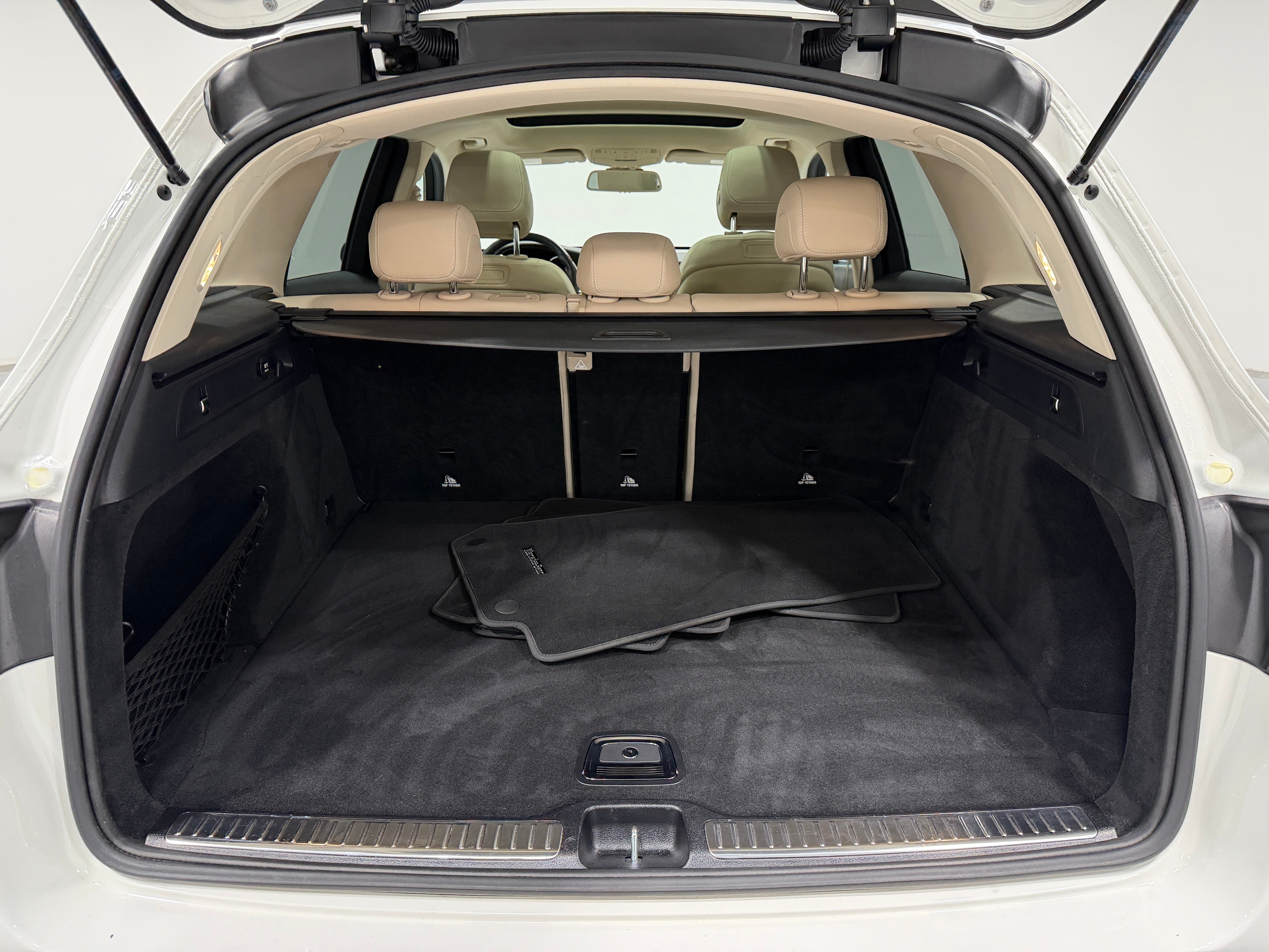 Used 2018 Mercedes-Benz GLC GLC300 with VIN WDC0G4JB4JV094174 for sale in Pewaukee, WI