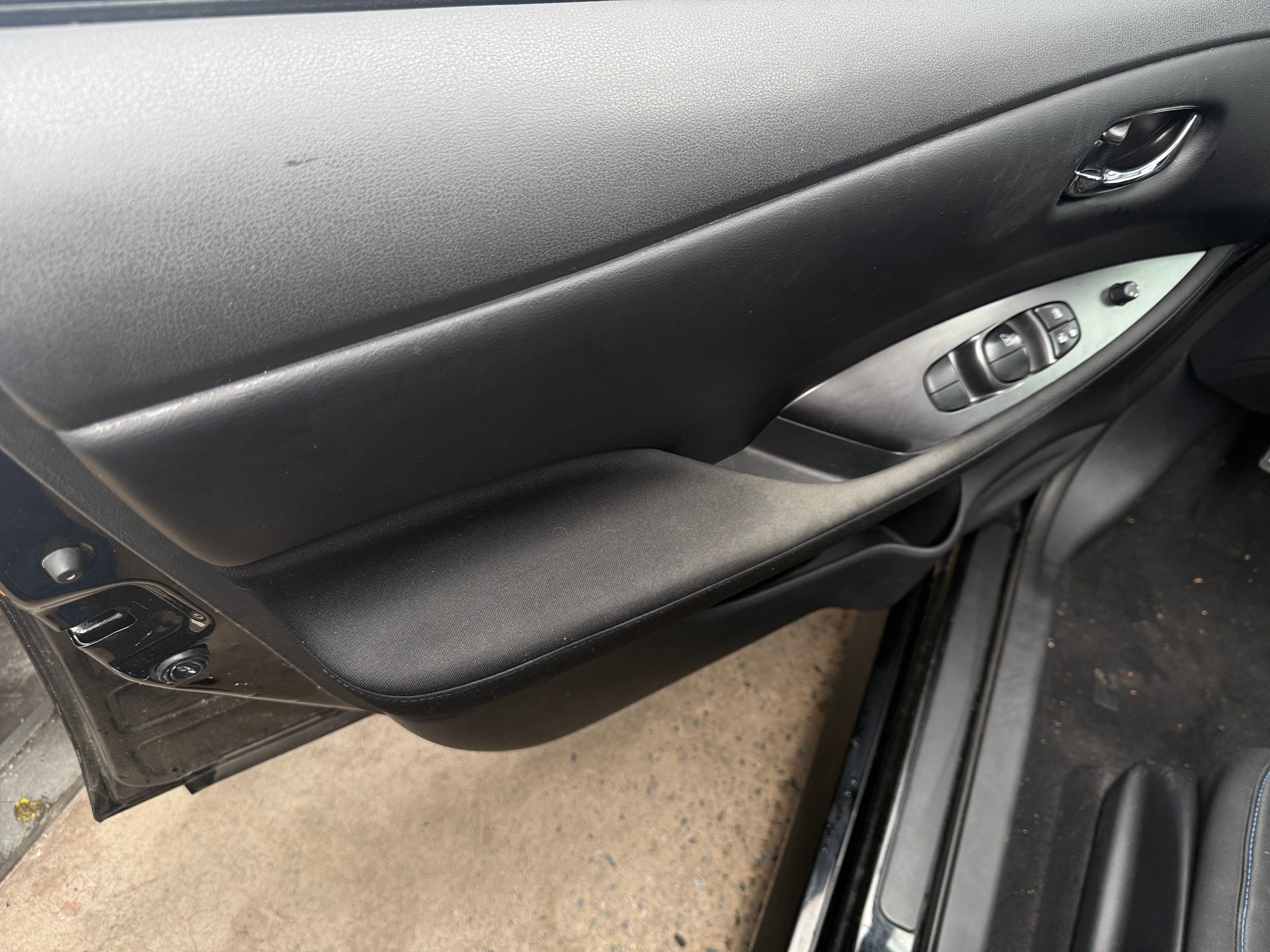 Used 2018 Nissan LEAF S with VIN 1N4AZ1CP2JC302341 for sale in Pewaukee, WI