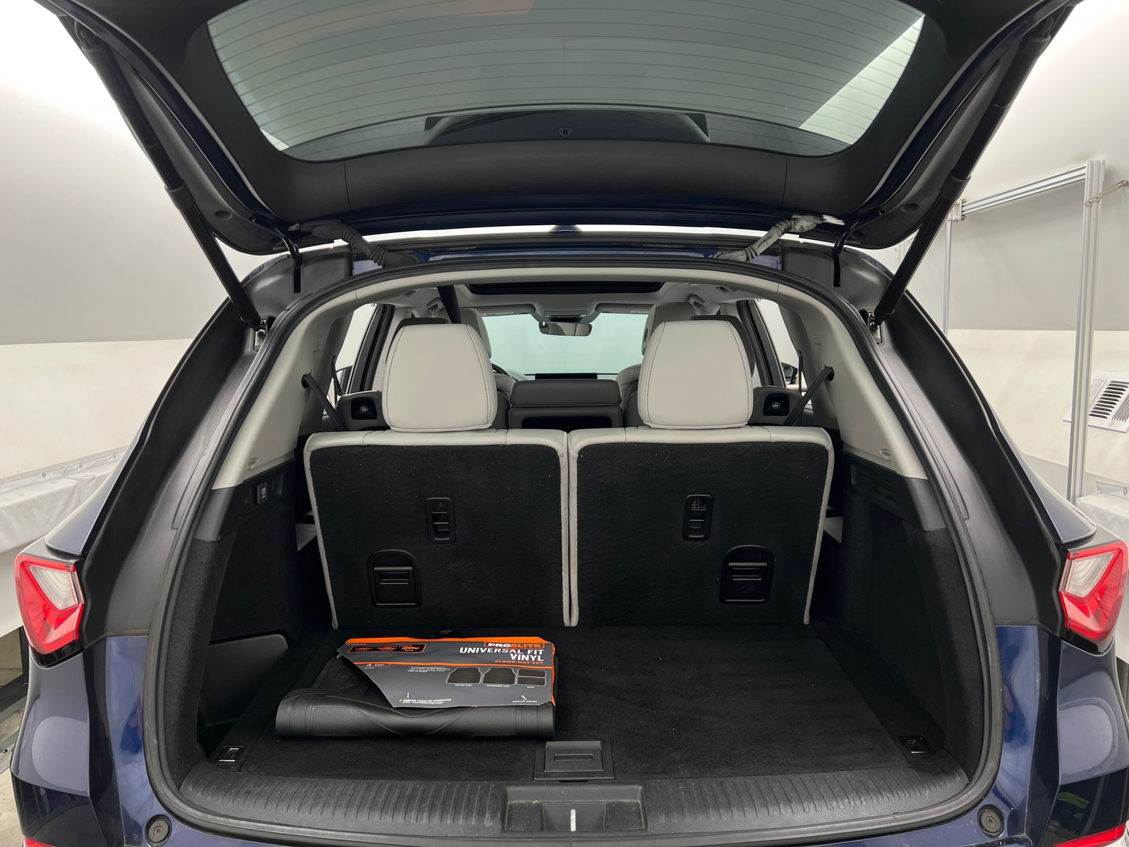 Thumbnail: 2022 Acura MDX - 6