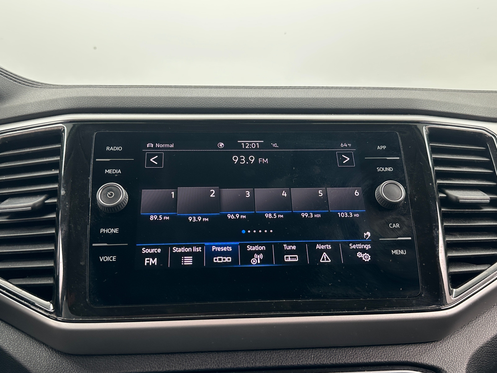 Thumbnail: 2023 Volkswagen Atlas - 3