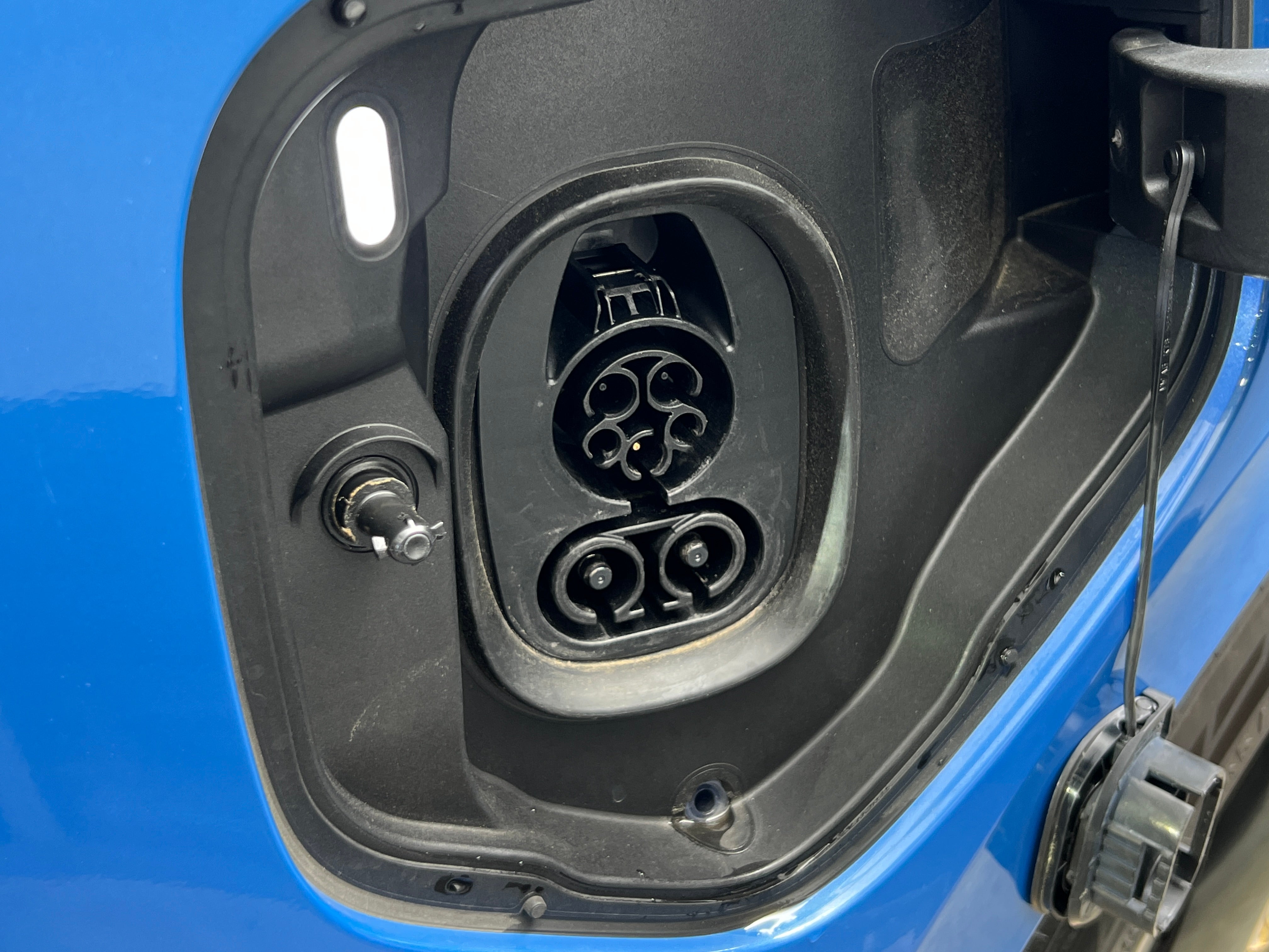 Used 2025 Volkswagen ID. Buzz PRO S PLus with VIN WVGJYVEB8SH056322 for sale in Pewaukee, WI