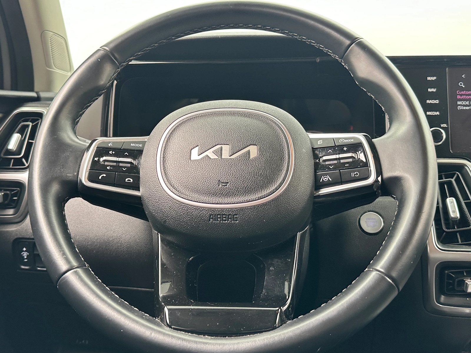 Thumbnail: 2022 Kia Sorento - 4