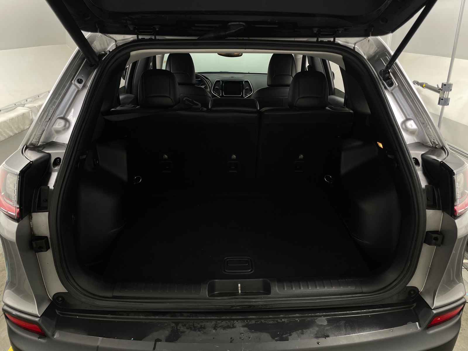 Thumbnail: 2019 Jeep Cherokee - 6