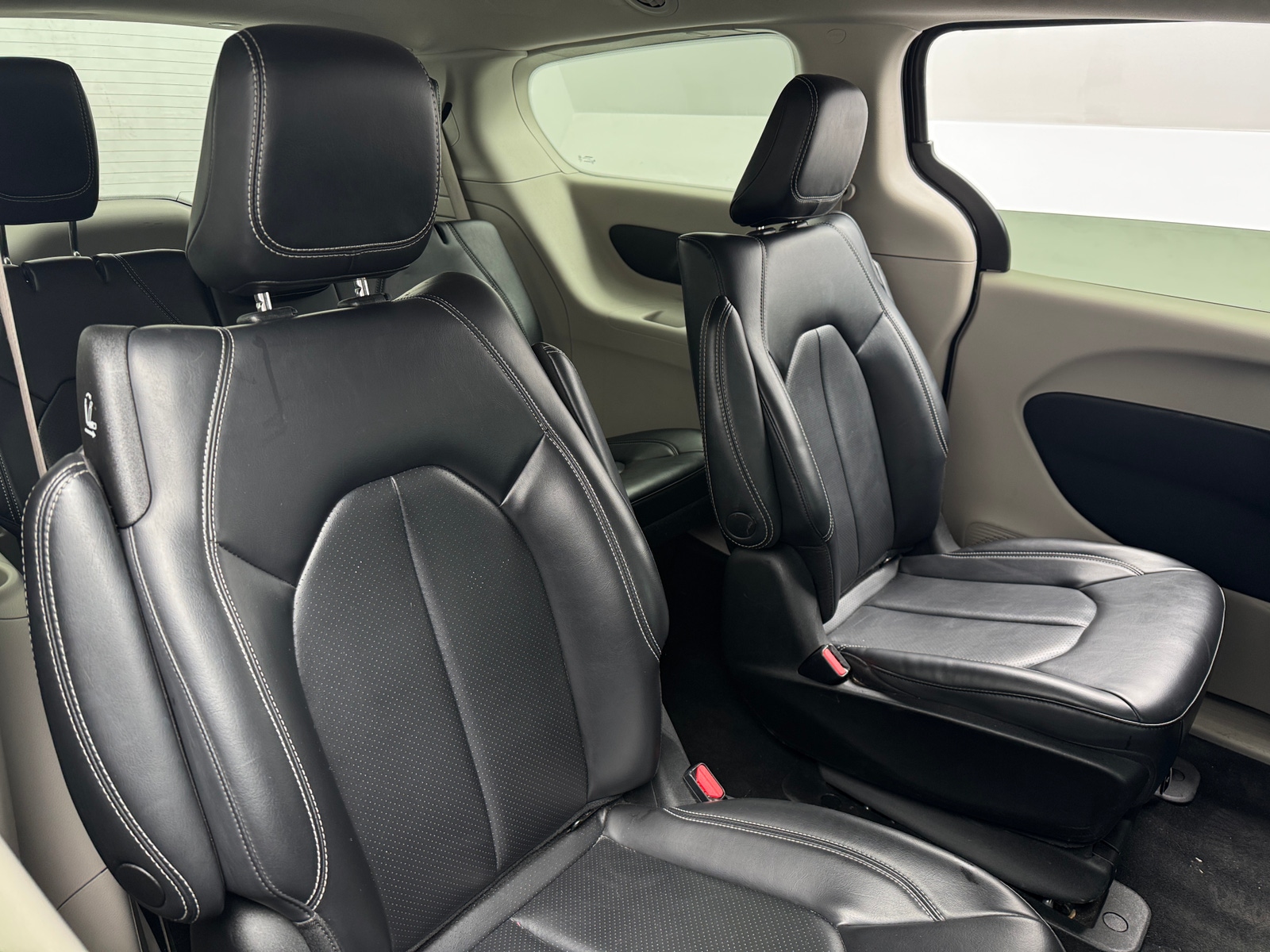 Thumbnail: 2023 Chrysler Pacifica - 5