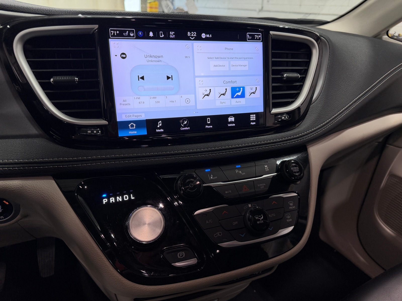 Thumbnail: 2023 Chrysler Pacifica - 3