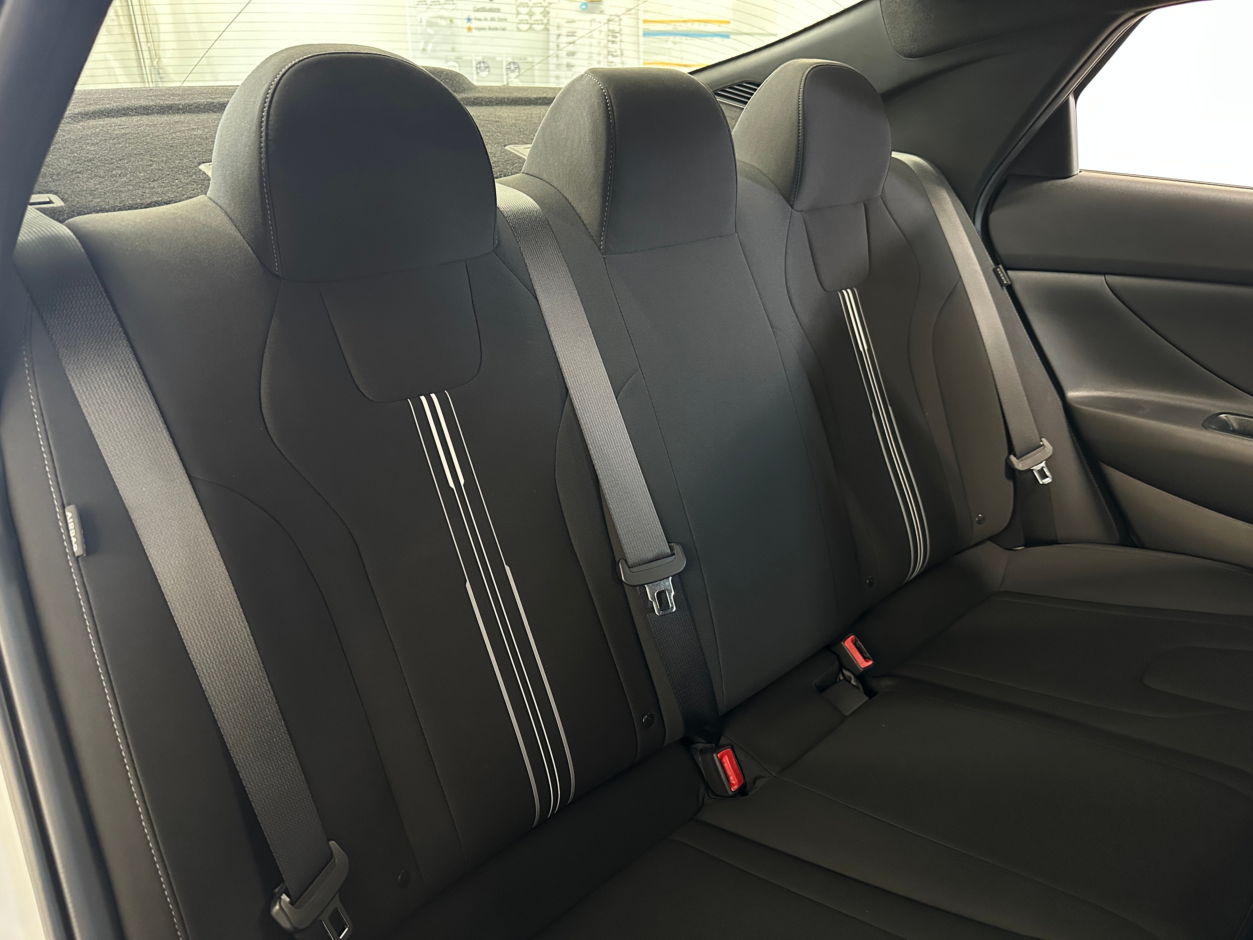 2025 Hyundai Elantra Blue - Photo 4