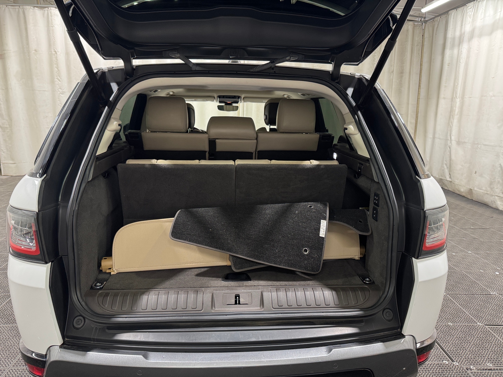 Thumbnail: 2019 Land Rover Range Rover Sport - 6