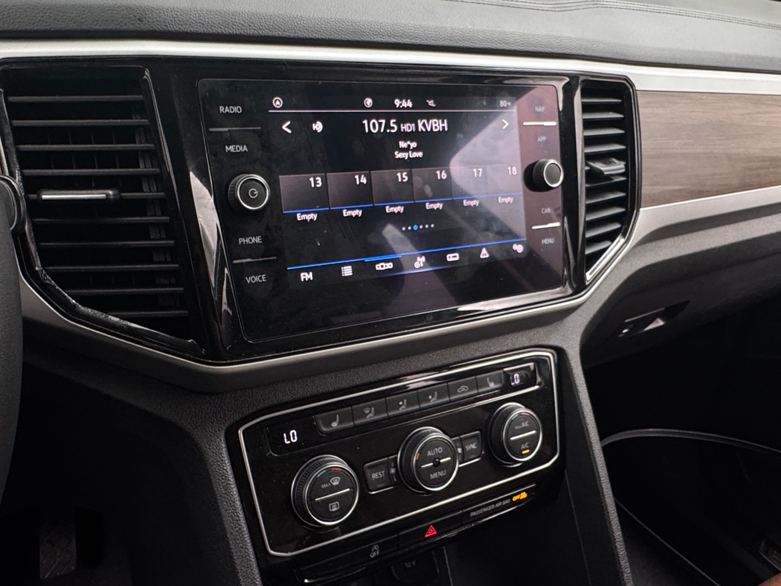 Thumbnail: 2021 Volkswagen Atlas - 4