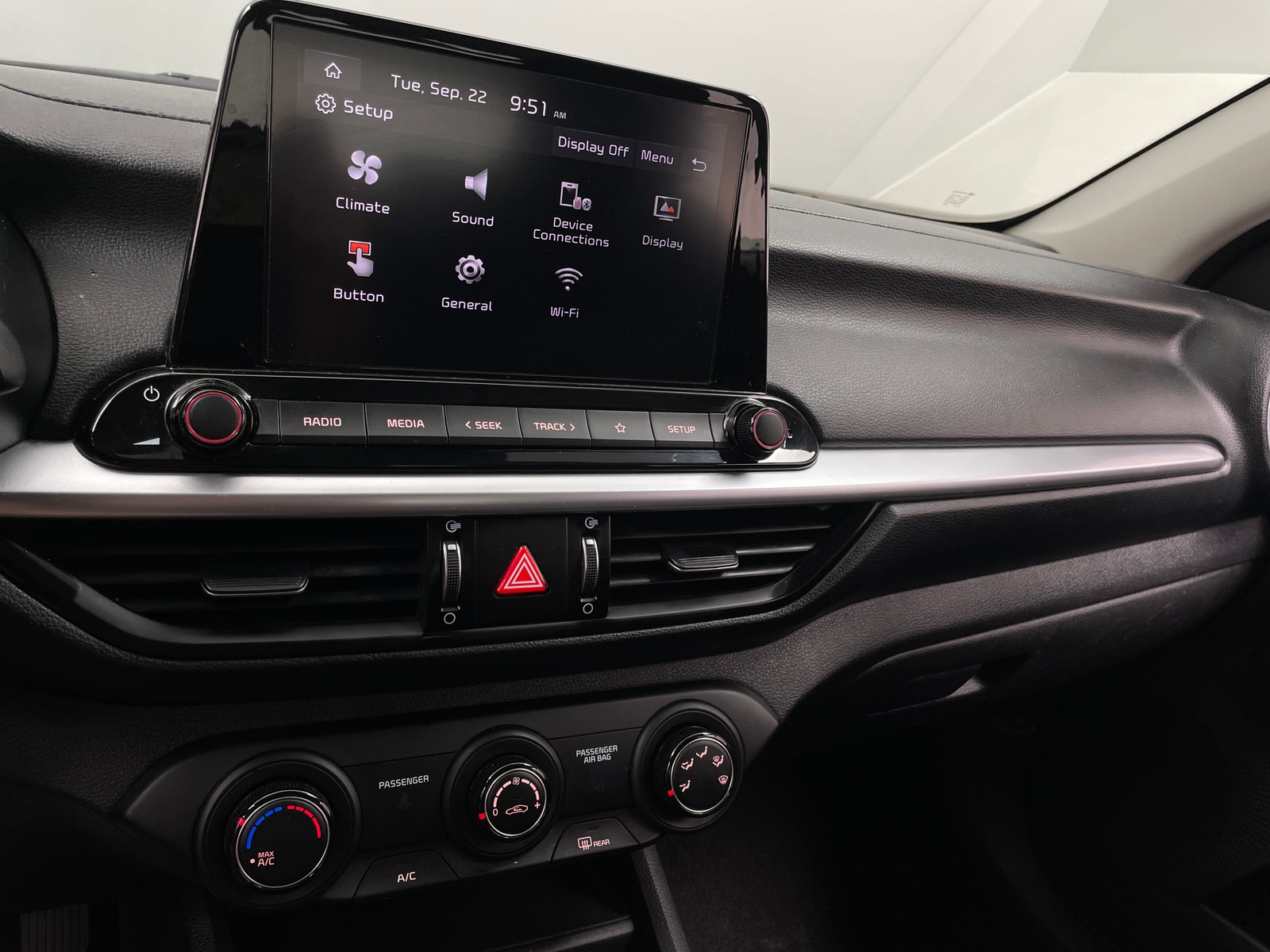 Thumbnail: 2023 Kia Forte - 4