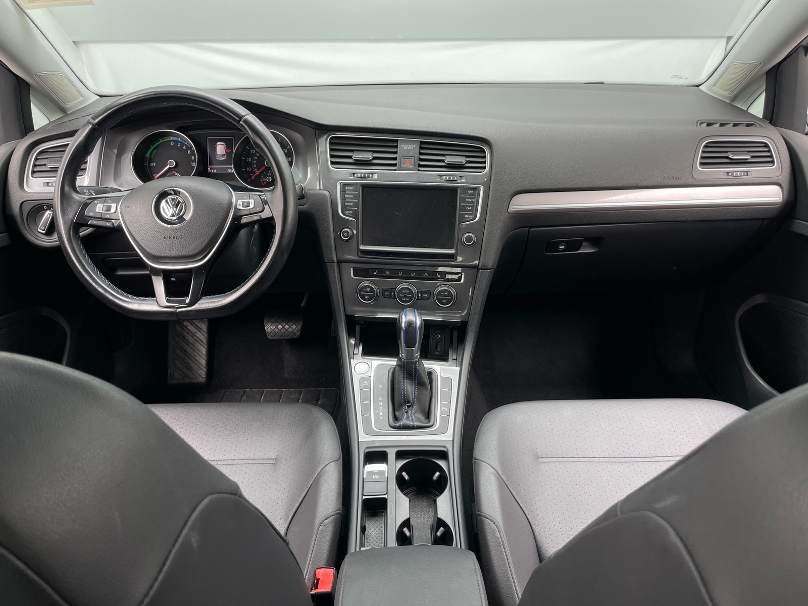 Thumbnail: 2016 Volkswagen e-Golf - 2