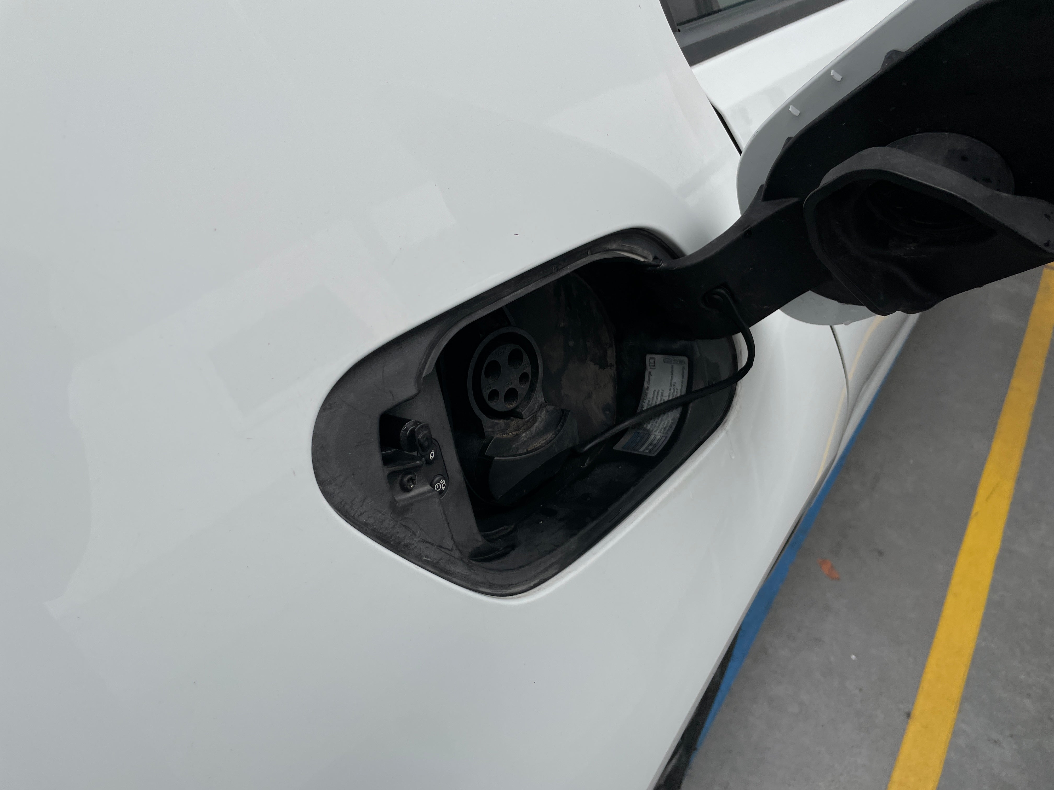 Used 2016 Volkswagen e-Golf e-Golf SEL Premium with VIN WVWPP7AUXGW902392 for sale in South Chesterfield, VA
